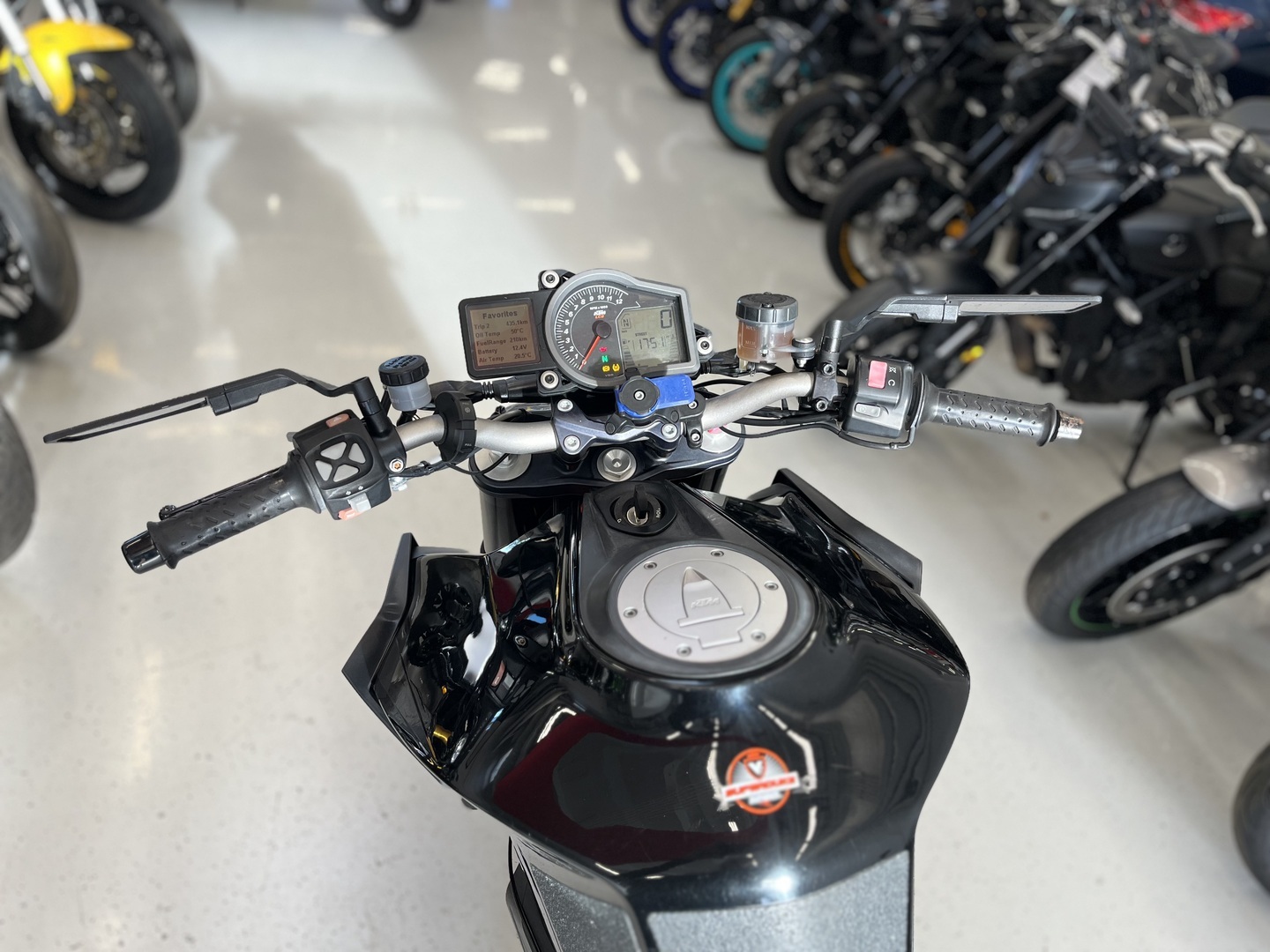 KTM - 1290 - Super Duke R // Ajomodet / Huoltokirja / TCS // - Moottoripyörä