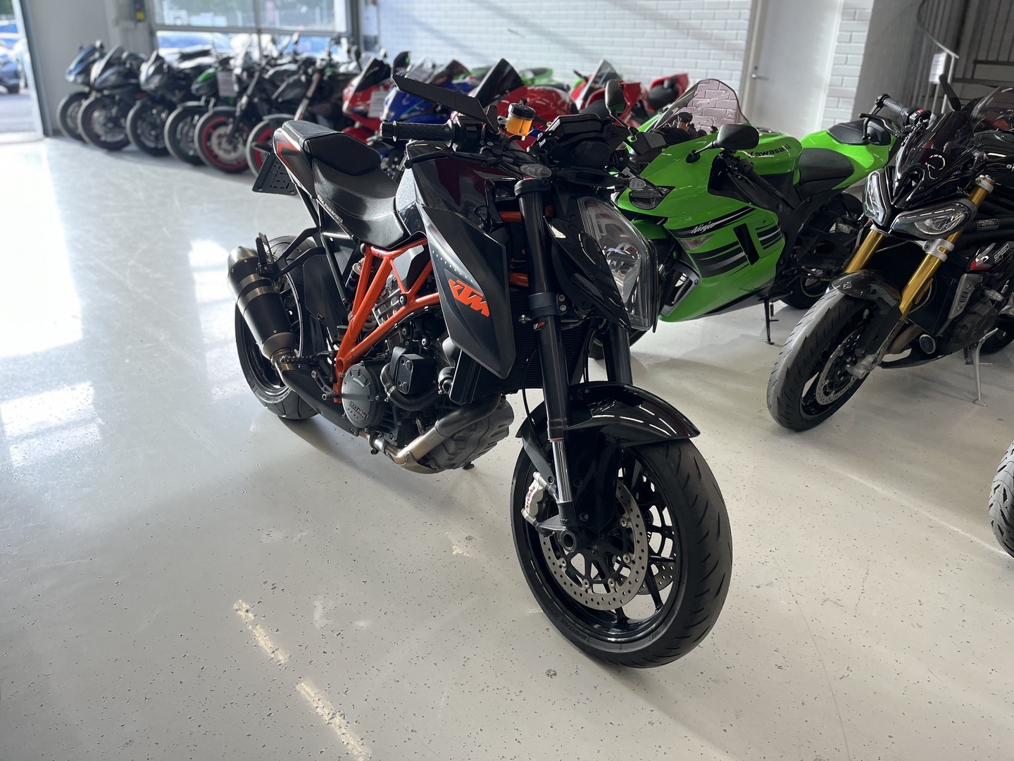 KTM - 1290 - Super Duke R // Ajomodet / Huoltokirja / TCS // - Moottoripyörä