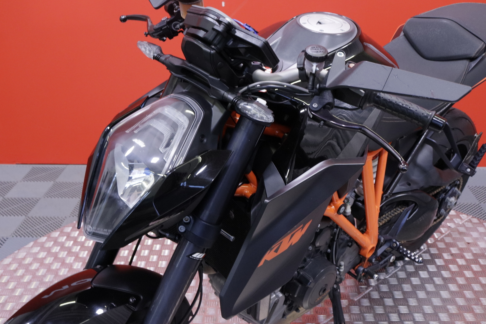 KTM - 1290 - Super Duke R // Ajomodet / Huoltokirja / TCS // - Moottoripyörä