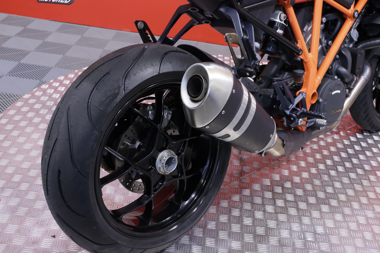 KTM - 1290 - Super Duke R // Ajomodet / Huoltokirja / TCS // - Moottoripyörä