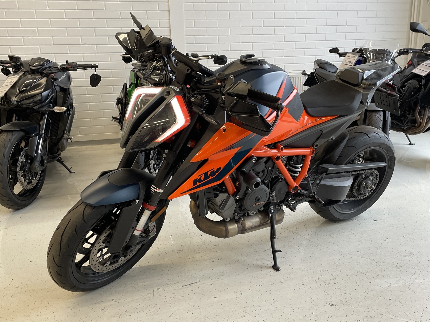 KTM - 1290 - Super Duke R // Juuri saapunut! / AR Slipari / Huoltokirja / Suomi-pyörä // - Moottoripyörä