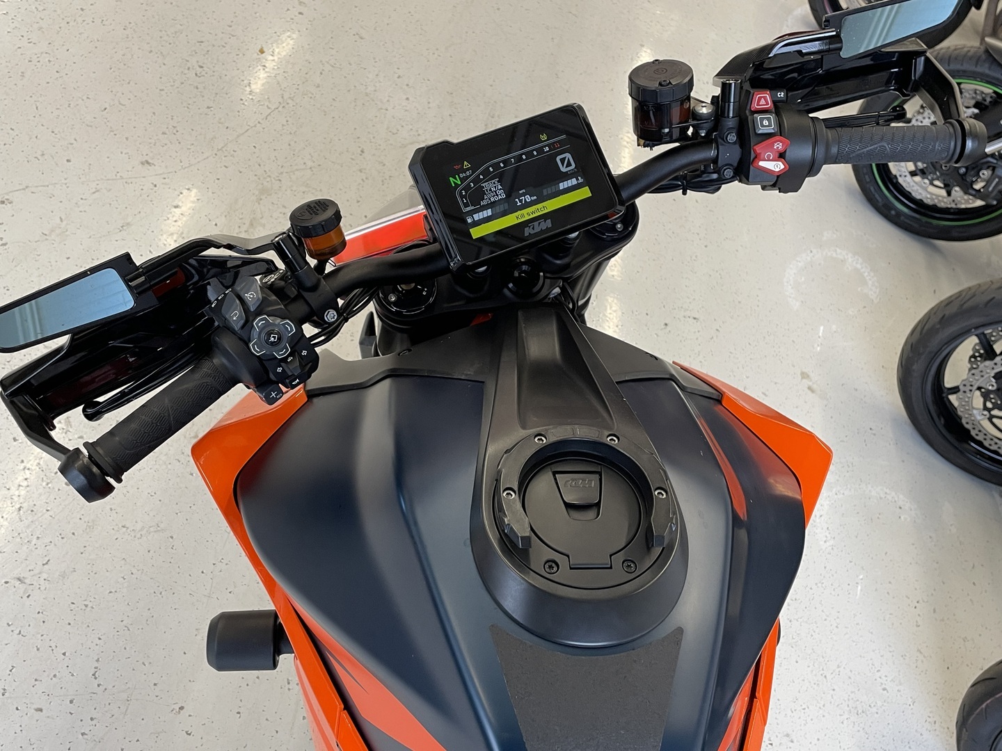 KTM - 1290 - Super Duke R // Juuri saapunut! / AR Slipari / Huoltokirja / Suomi-pyörä // - Moottoripyörä