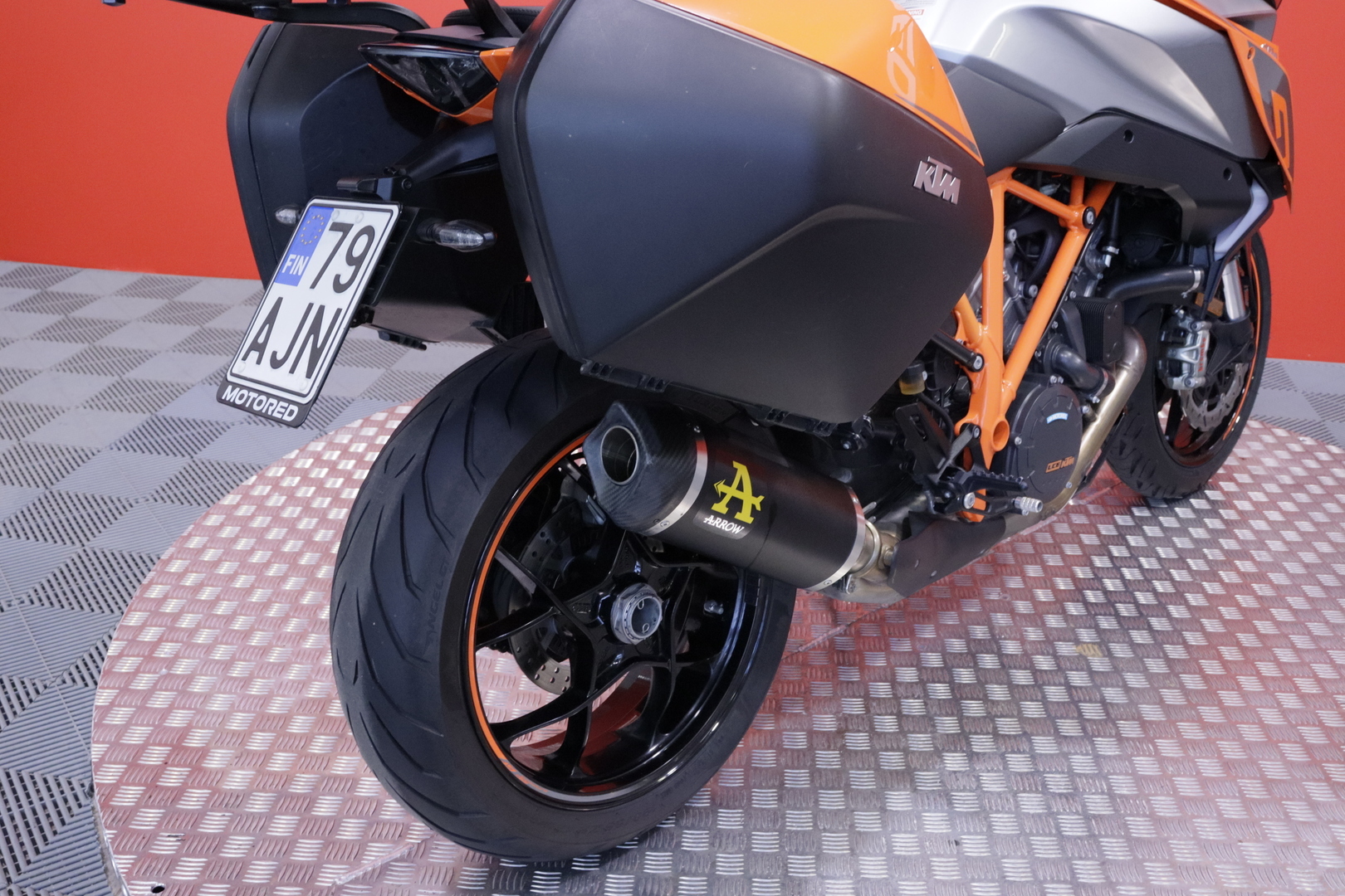 KTM - 1290 - Super Duke GT // Suomi-pyörä / Ajomodet / Arrow / Vakkari // - Moottoripyörä
