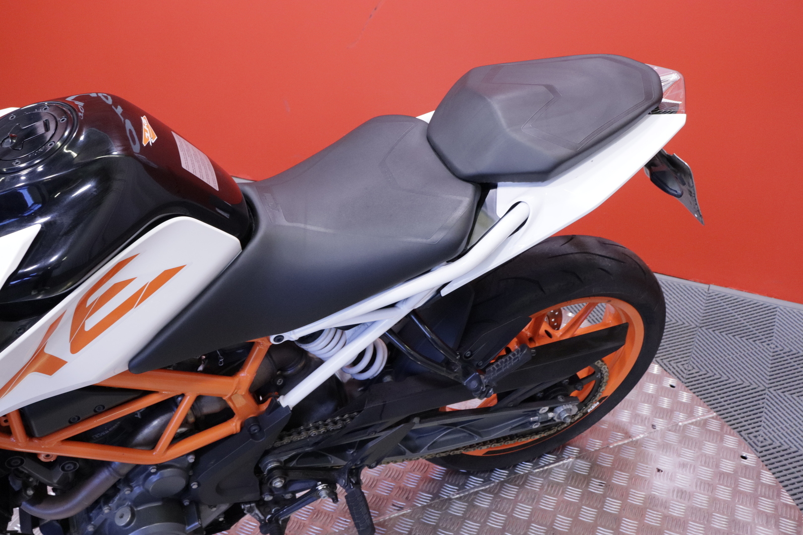 KTM - 390 - Duke // Suomi Pyörä / Huoltokirja / ABS / TFT mittaristo // - Moottoripyörä