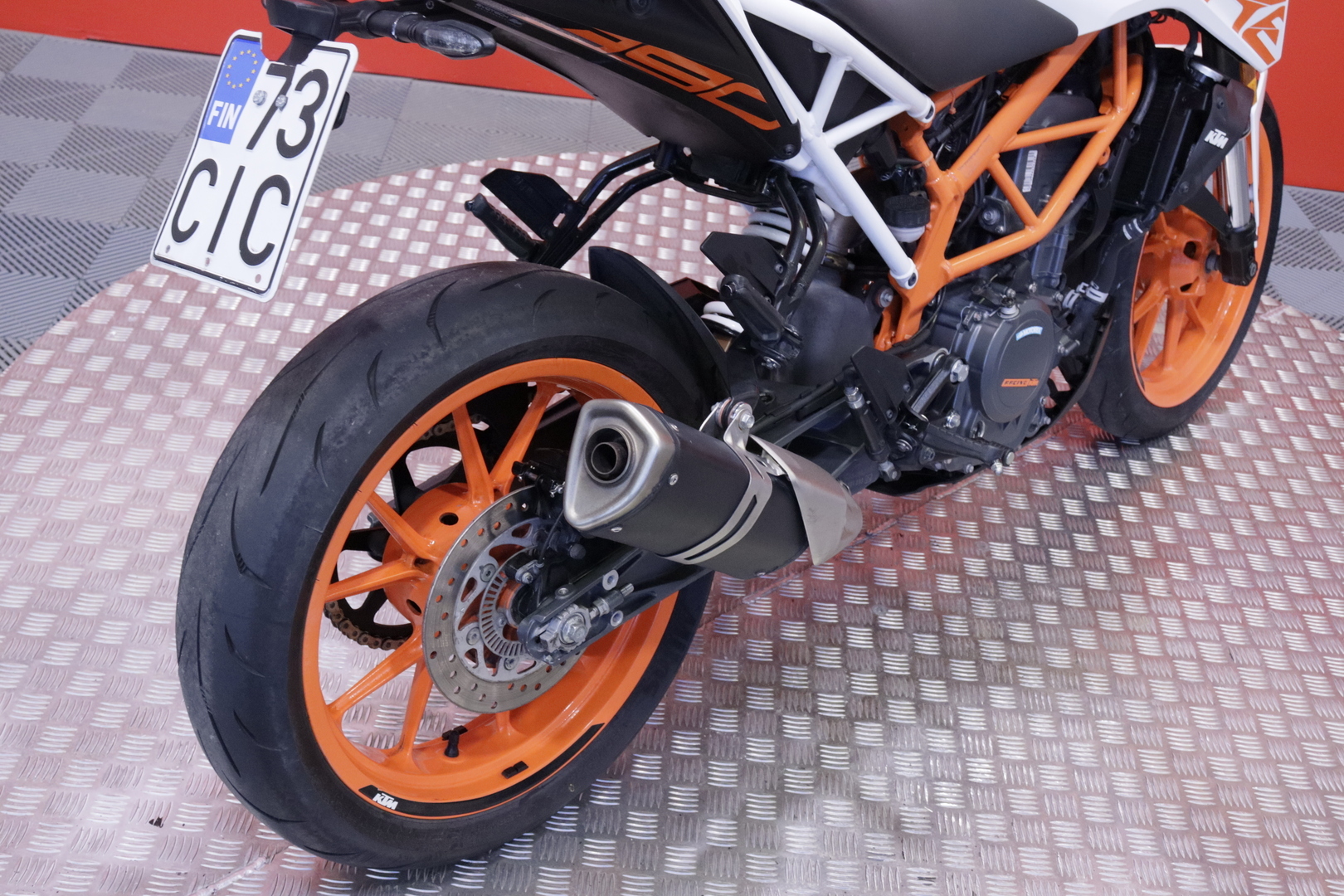 KTM - 390 - Duke // Suomi Pyörä / Huoltokirja / ABS / TFT mittaristo // - Moottoripyörä
