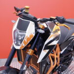 KTM - 690 - Duke R // A2 / Akrapovic / Huoltokirja / Suomi-Pyörä / Kaatumaraudat // - Moottoripyörä