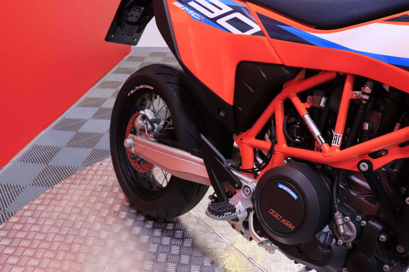 KTM - 690 - SMC-R // Suomi-pyörä / TC / ABS / Map selector // - Moottoripyörä