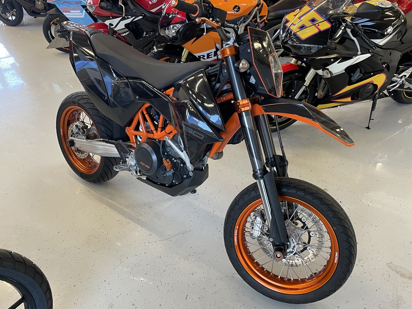 KTM - 690 - SMC-R // Juuri saapunut / Leovince / Powerparts // - Moottoripyörä