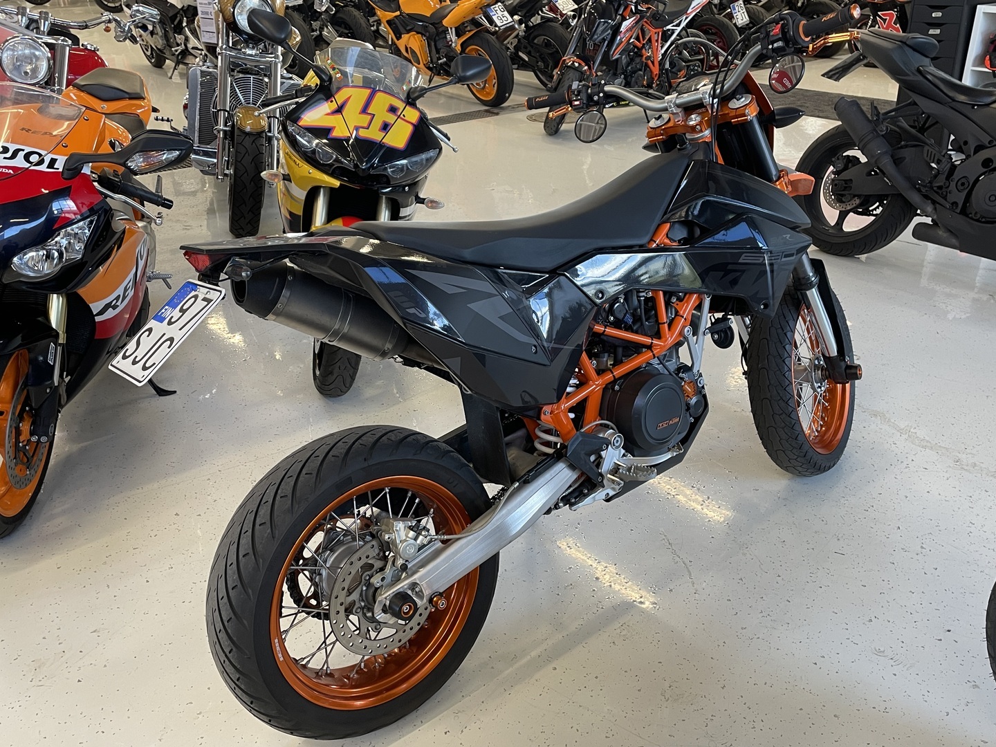KTM - 690 - SMC-R // Juuri saapunut / Leovince / Powerparts // - Moottoripyörä