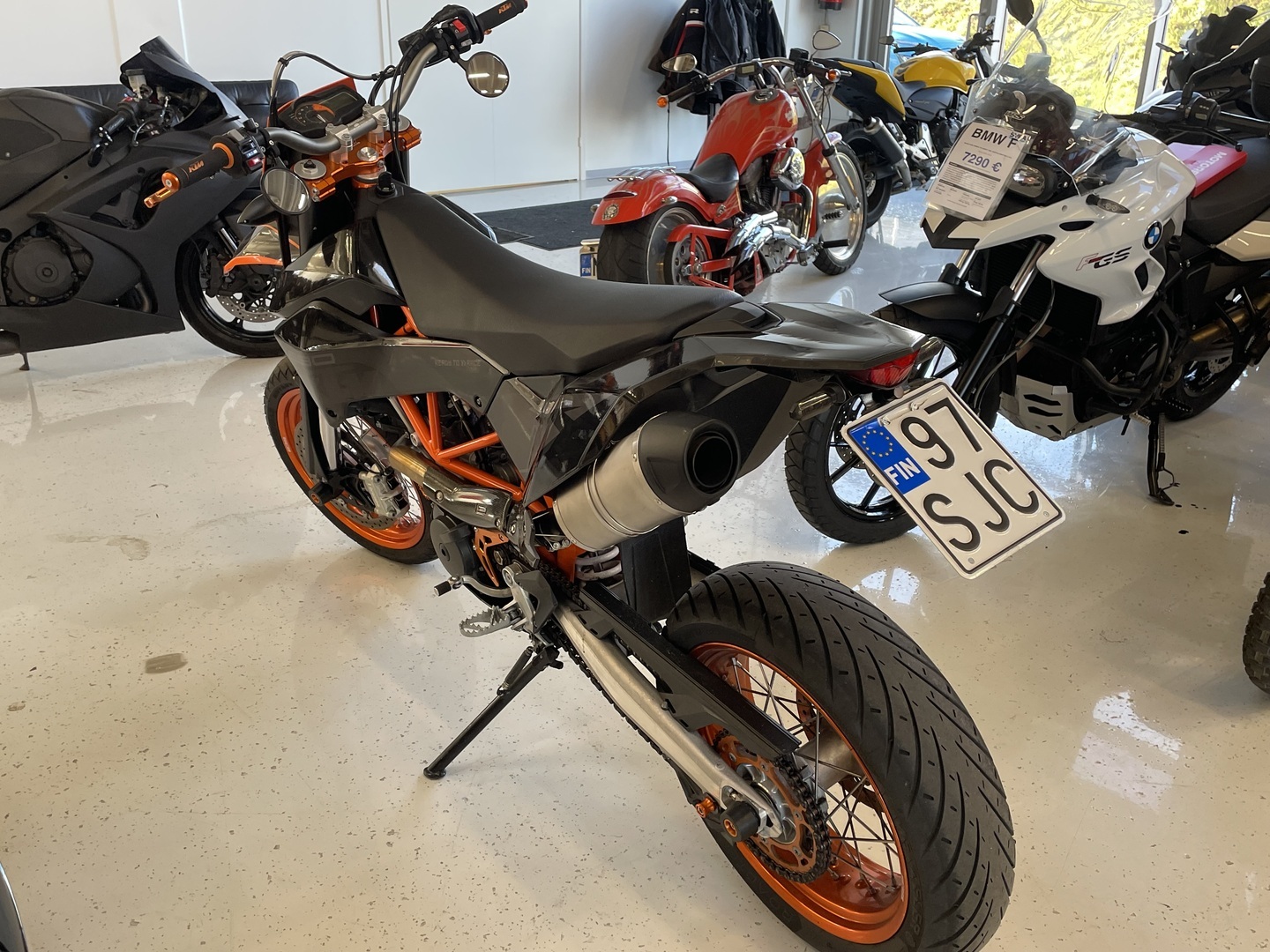 KTM - 690 - SMC-R // Juuri saapunut / Leovince / Powerparts // - Moottoripyörä