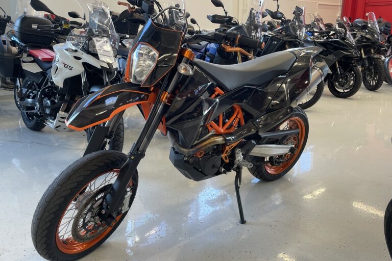 KTM - 690 - SMC-R // Juuri saapunut / Leovince / Powerparts // - Moottoripyörä