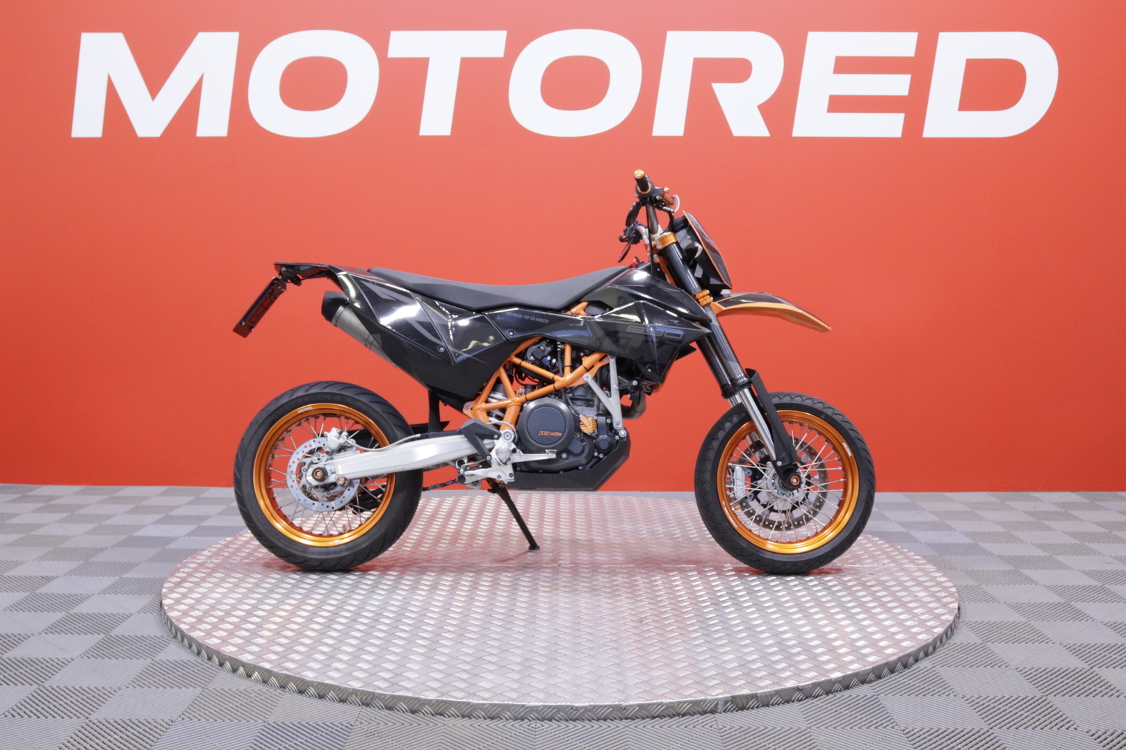 KTM - 690 - SMC-R // Huoltokirja / Leovince / Powerparts / Säädettävät kahvat // - Moottoripyörä