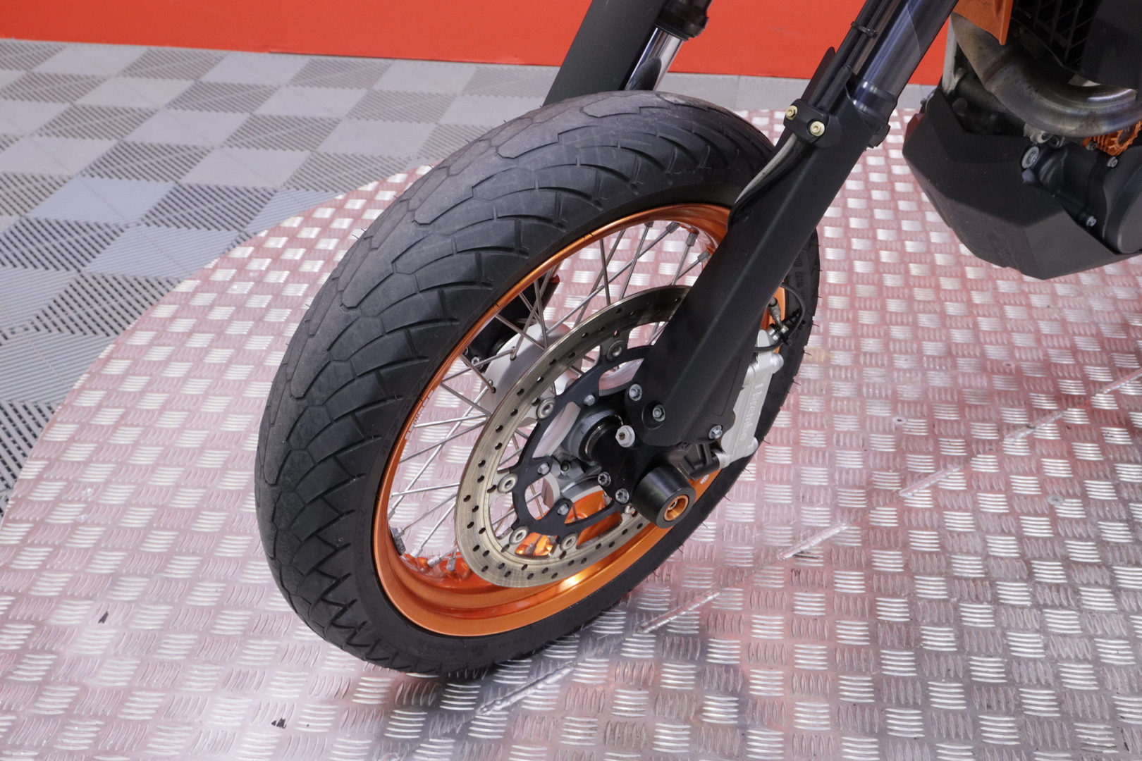 KTM - 690 - SMC-R // Huoltokirja / Leovince / Powerparts / Säädettävät kahvat // - Moottoripyörä