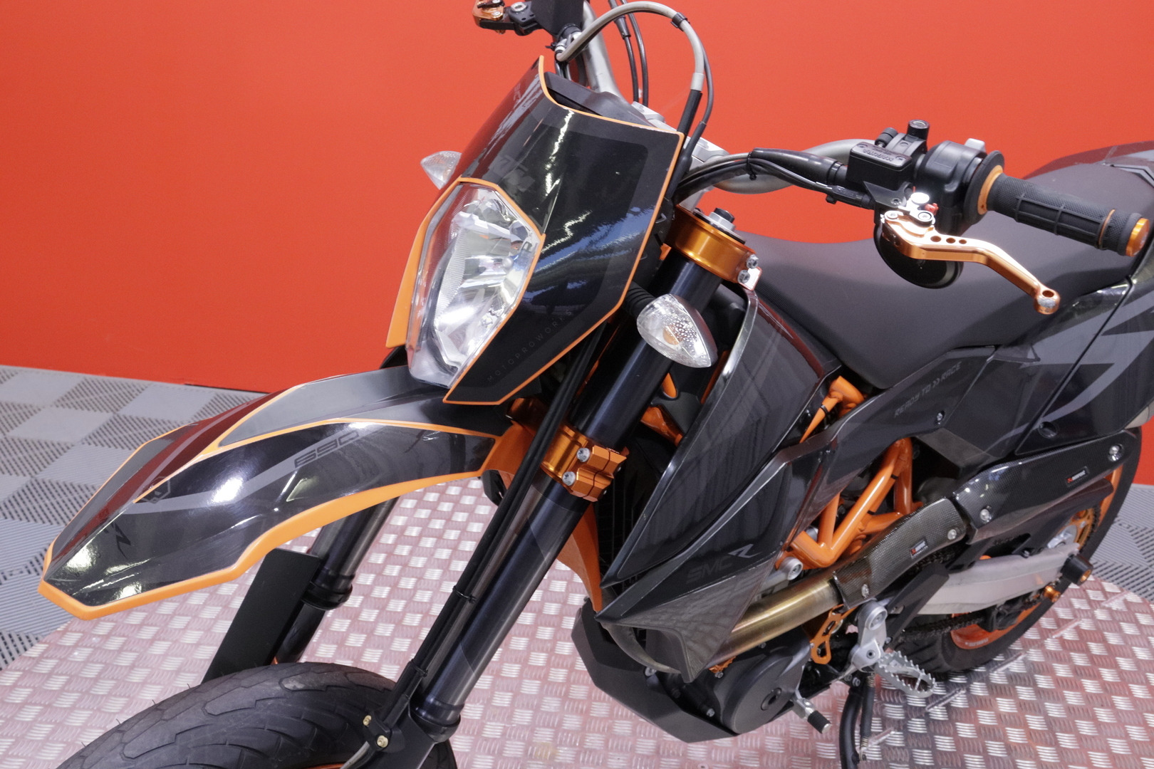 KTM - 690 - SMC-R // Huoltokirja / Leovince / Powerparts / Säädettävät kahvat // - Moottoripyörä