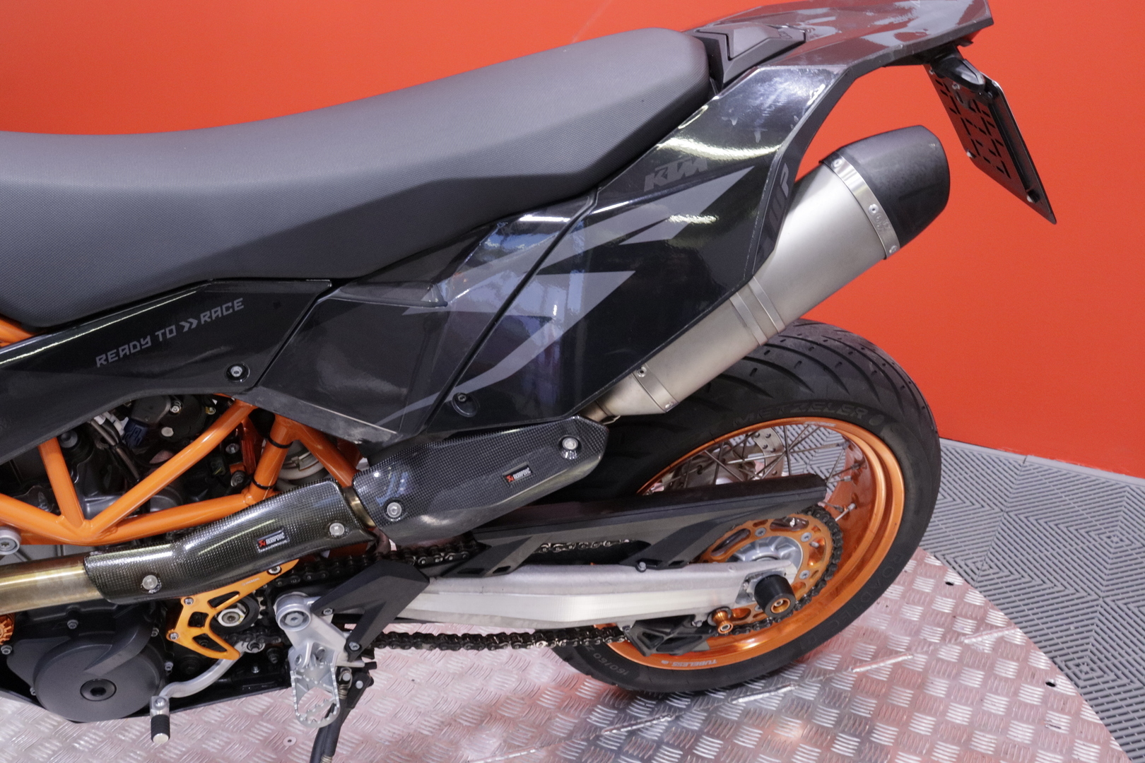 KTM - 690 - SMC-R // Huoltokirja / Leovince / Powerparts / Säädettävät kahvat // - Moottoripyörä