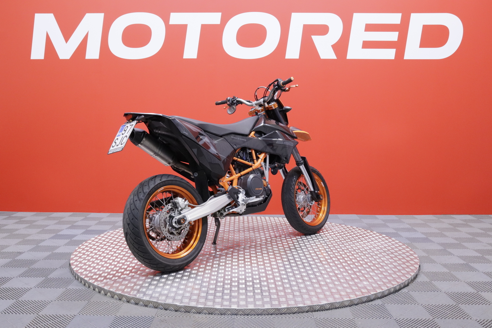 KTM - 690 - SMC-R // Huoltokirja / Leovince / Powerparts / Säädettävät kahvat // - Moottoripyörä