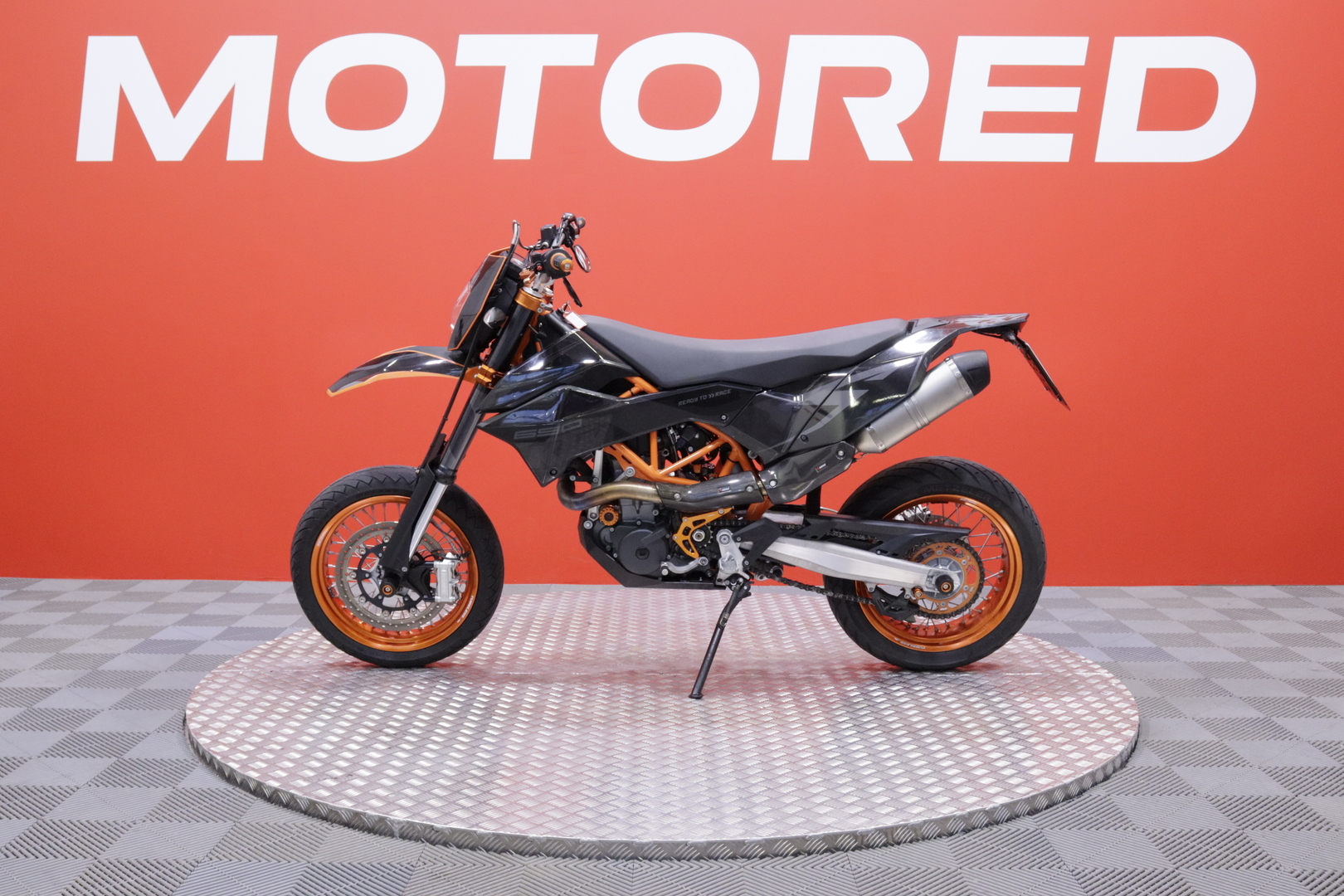 KTM - 690 - SMC-R // Huoltokirja / Leovince / Powerparts / Säädettävät kahvat // - Moottoripyörä