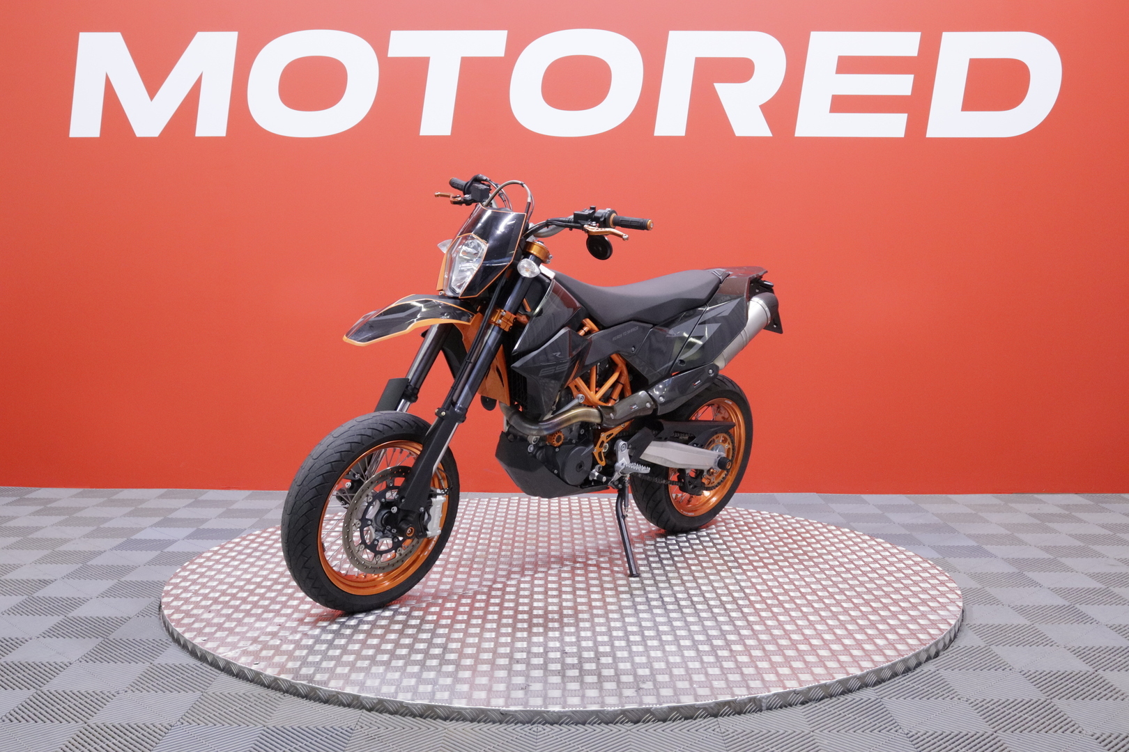 KTM - 690 - SMC-R // Huoltokirja / Leovince / Powerparts / Säädettävät kahvat // - Moottoripyörä
