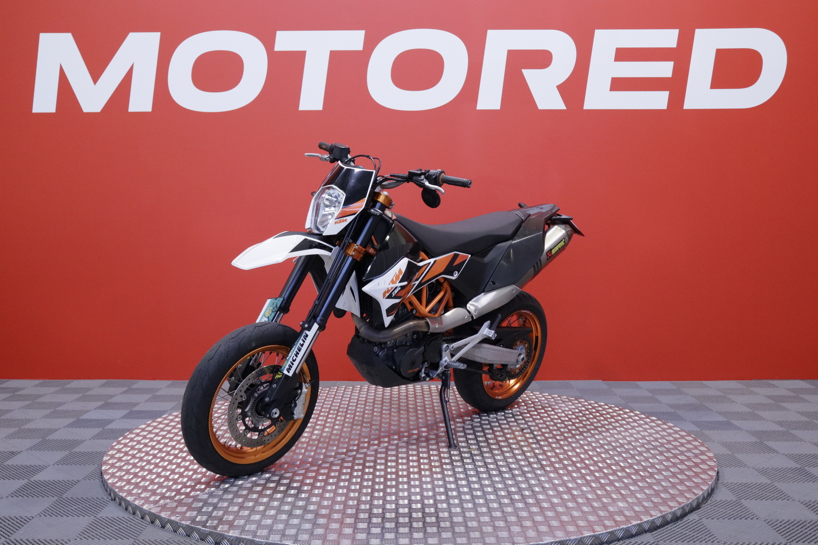 KTM - 690 - SMC-R // Huoltokirja / Akrapovic // - Moottoripyörä