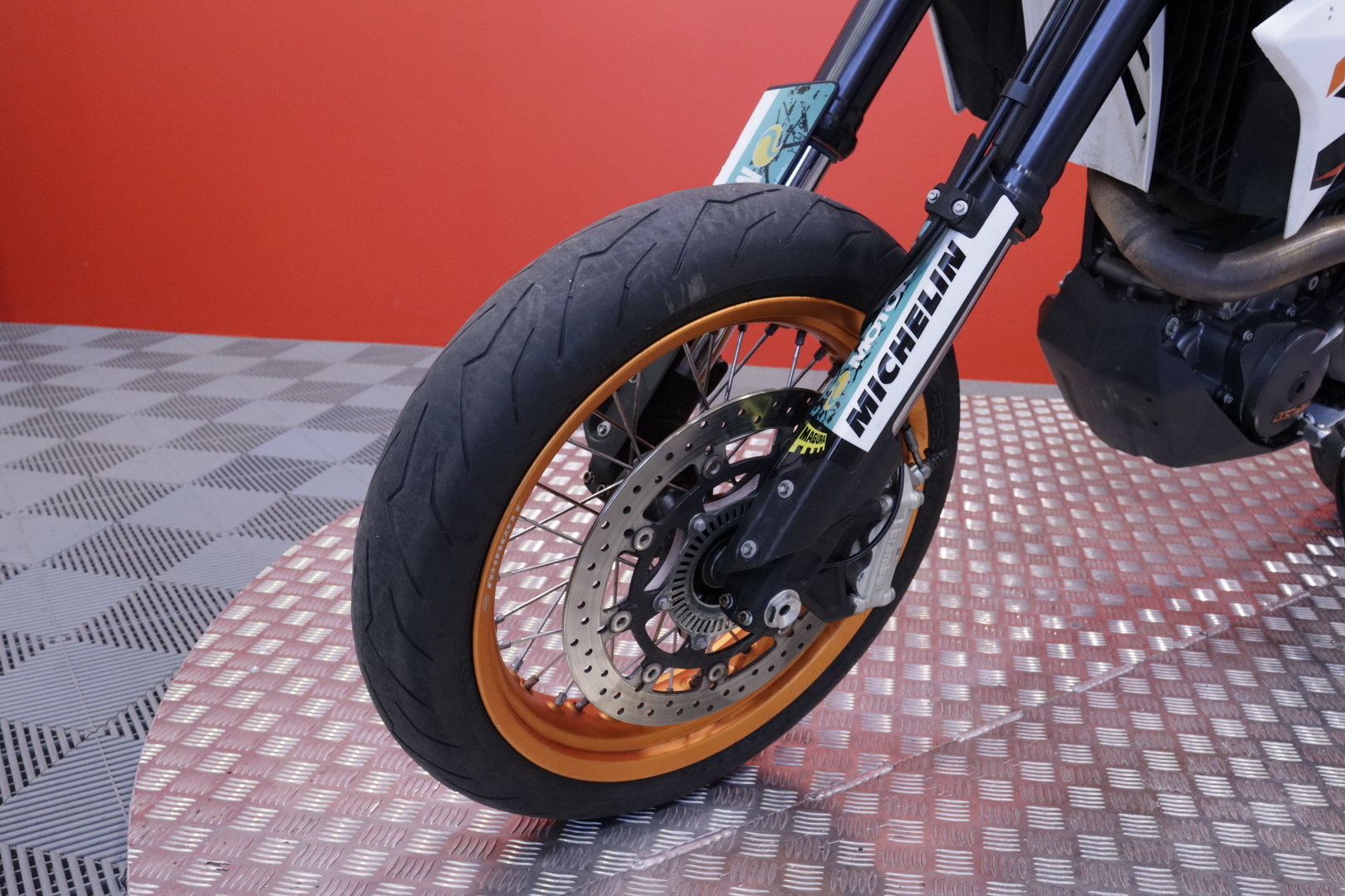 KTM - 690 - SMC-R // Huoltokirja / Akrapovic // - Moottoripyörä