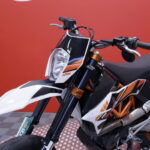 KTM - 690 - SMC-R // Huoltokirja / Akrapovic // - Moottoripyörä