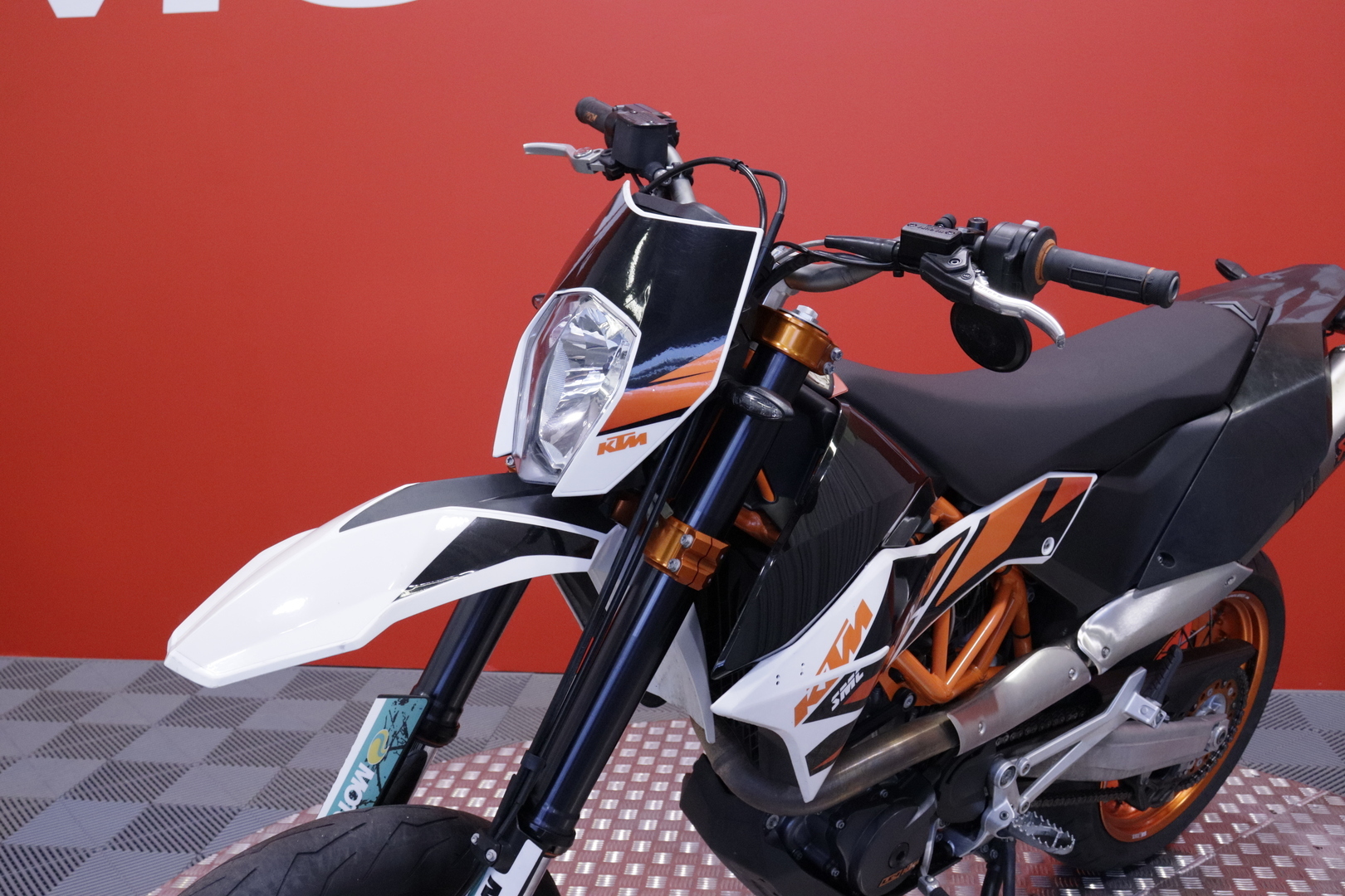 KTM - 690 - SMC-R // Huoltokirja / Akrapovic // - Moottoripyörä