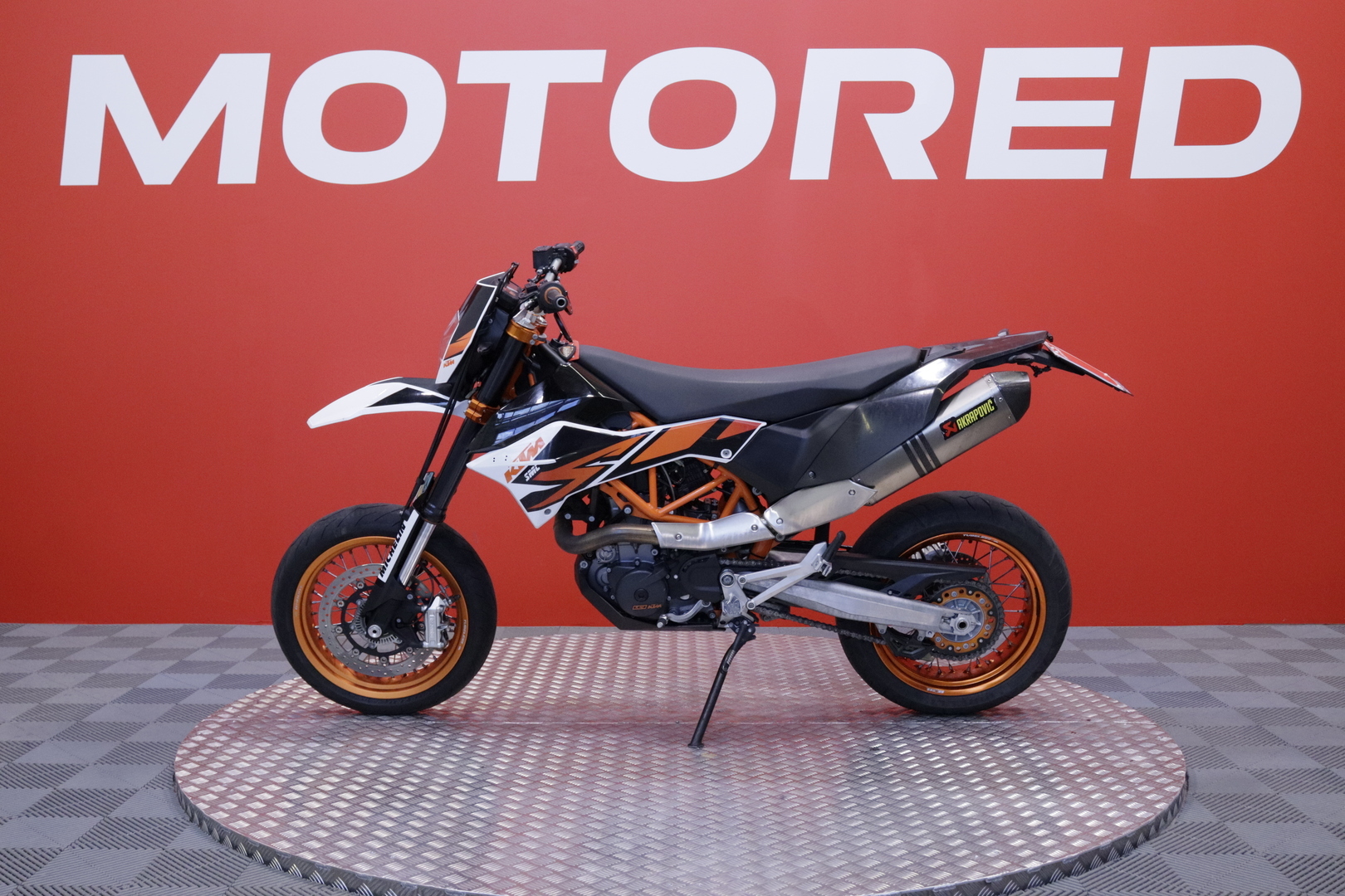KTM - 690 - SMC-R // Huoltokirja / Akrapovic // - Moottoripyörä