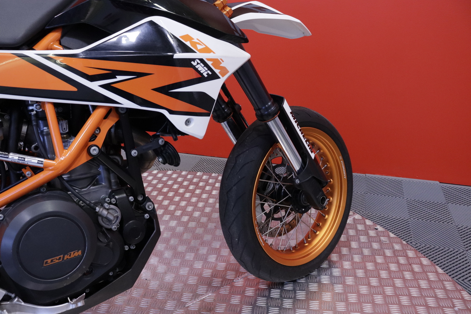 KTM - 690 - SMC-R // Huoltokirja / Akrapovic // - Moottoripyörä
