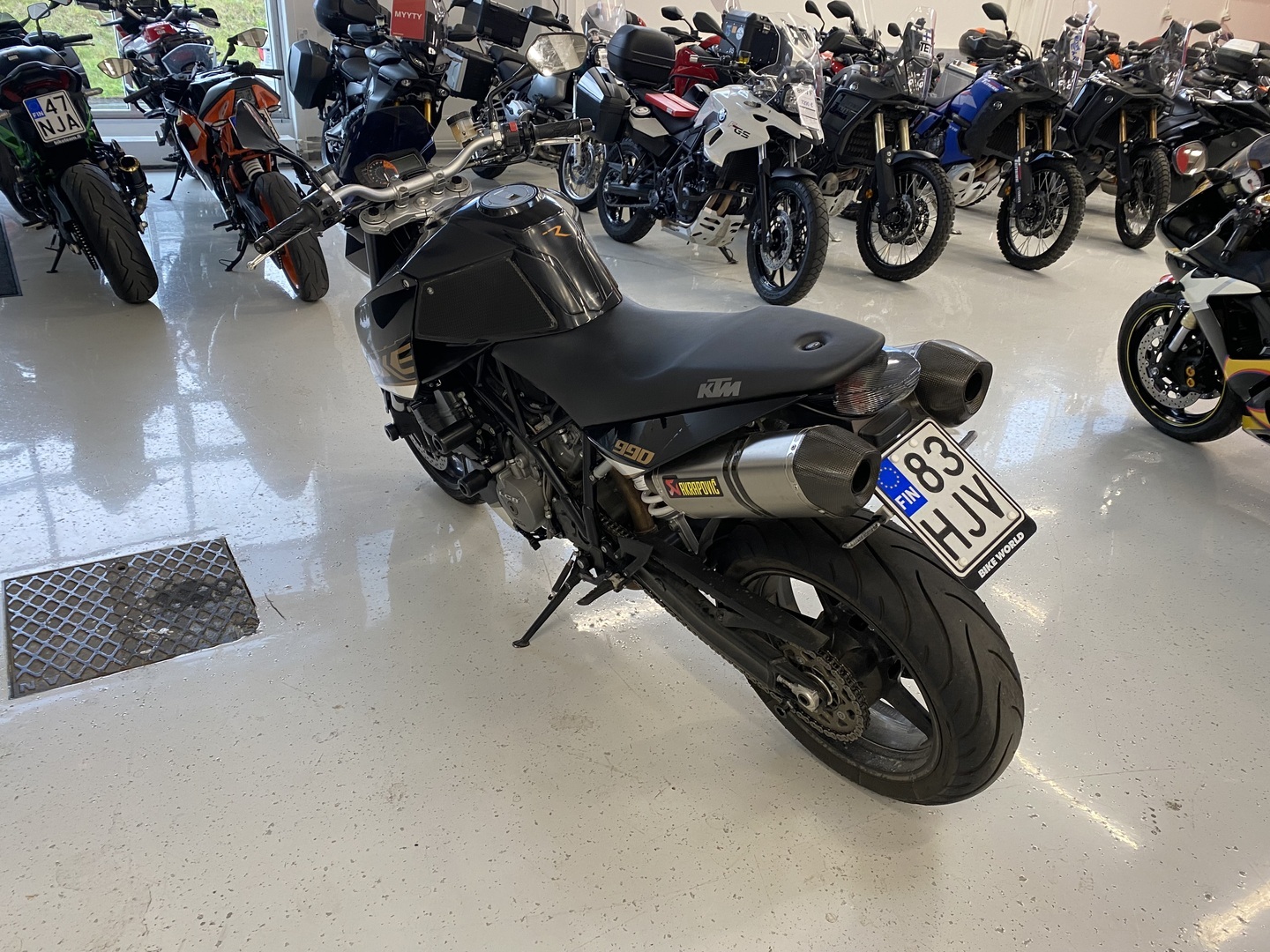 KTM - 990 - Super Duke // Juuri saapunut! / Huoltokirja / Akrapovic / Kaatumatapit // - Moottoripyörä