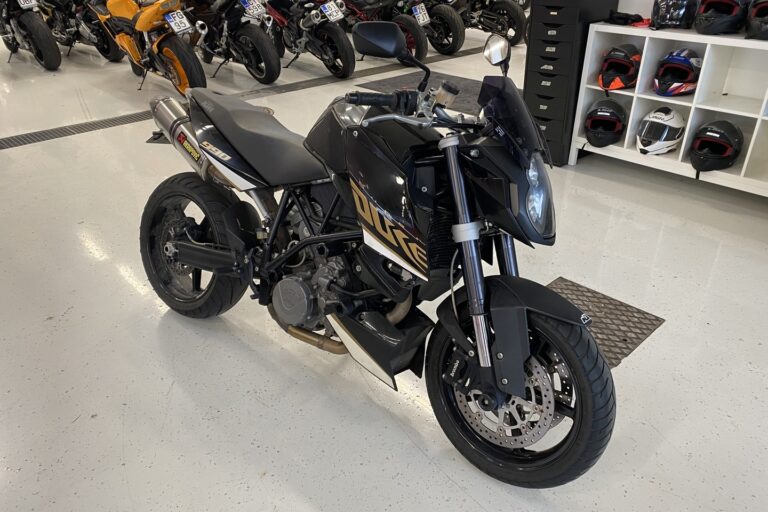 KTM - 990 - Super Duke // Juuri saapunut! / Huoltokirja / Akrapovic / Kaatumatapit // - Moottoripyörä