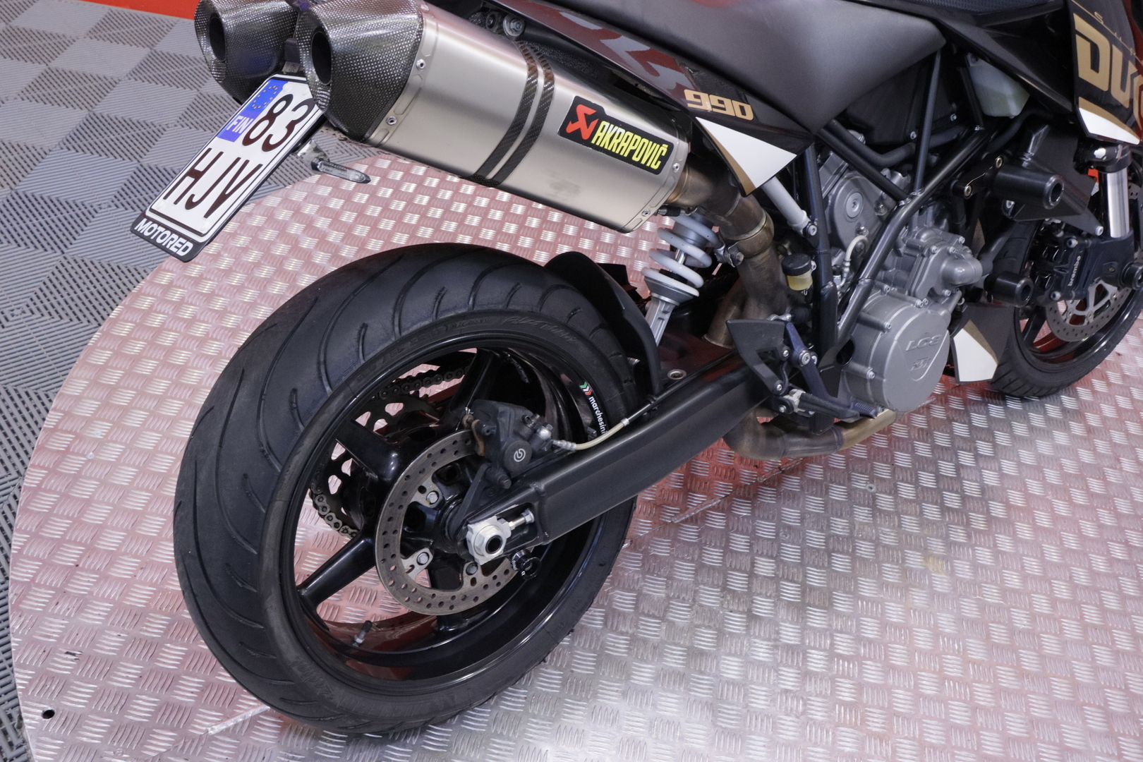 KTM - 990 - Super Duke // Huoltokirja / Akrapovic / Kaatumatapit // - Moottoripyörä