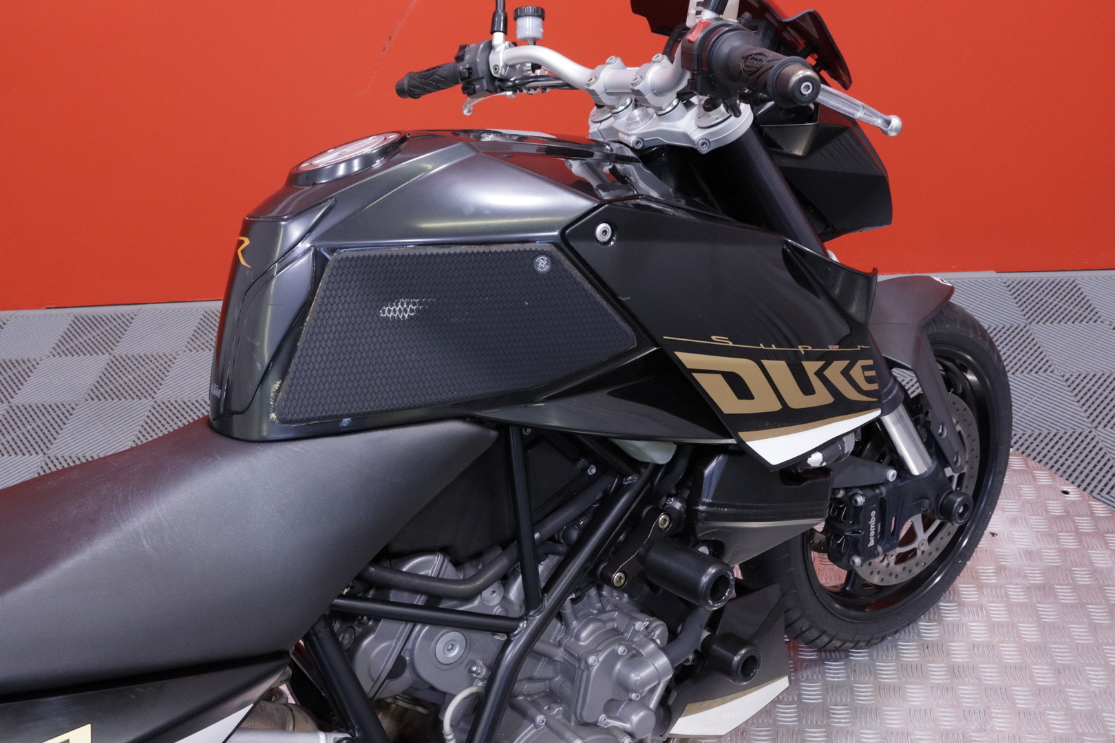 KTM - 990 - Super Duke // Huoltokirja / Akrapovic / Kaatumatapit // - Moottoripyörä