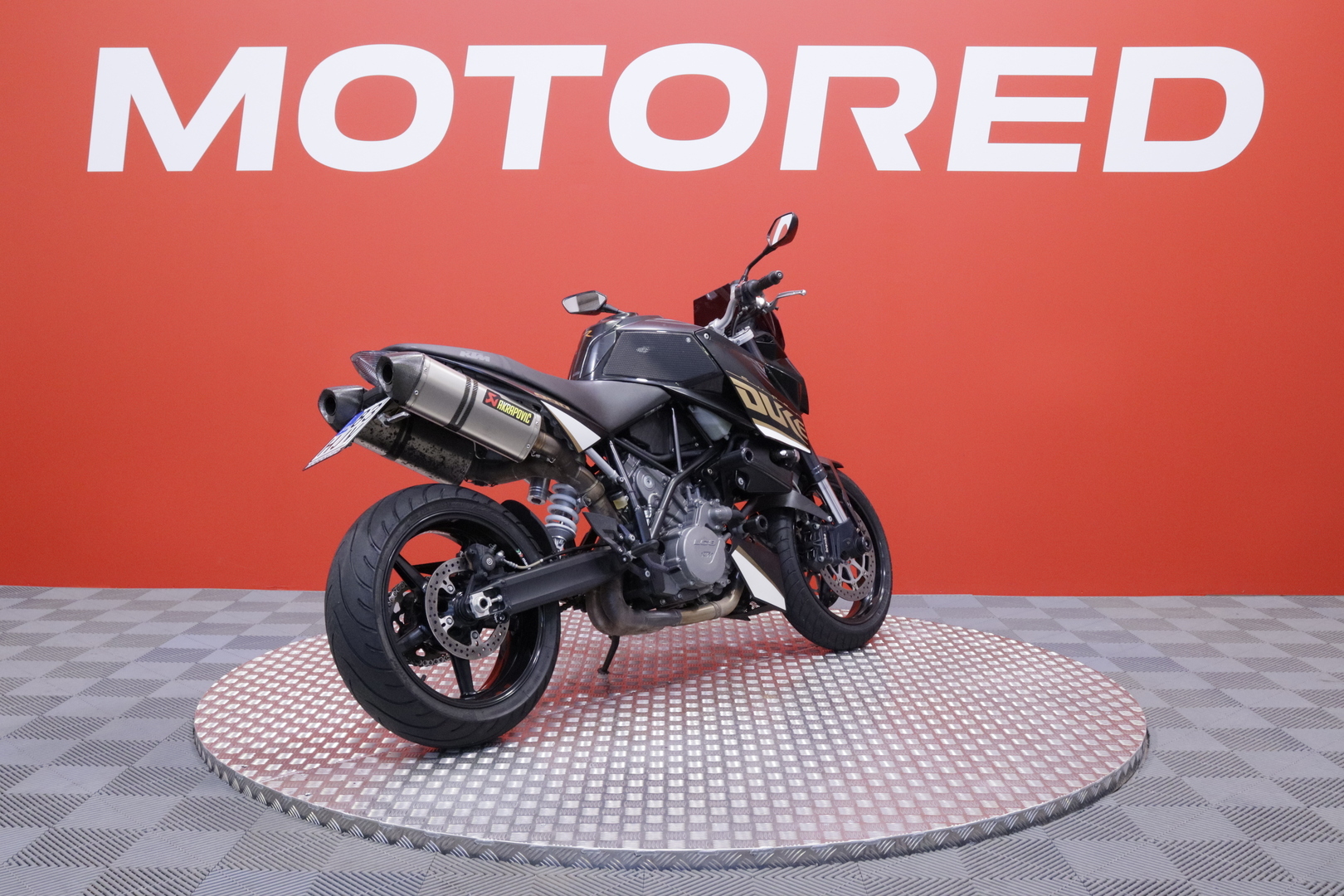 KTM - 990 - Super Duke // Huoltokirja / Akrapovic / Kaatumatapit // - Moottoripyörä