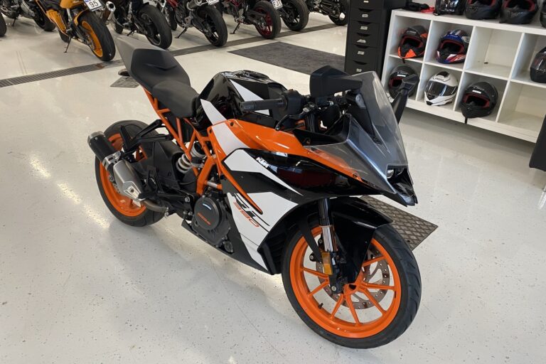 KTM - RC - 390 // Juuri saapunut! / Suomi-Pyörä / Säädettävät kahvat / ABS // - Moottoripyörä