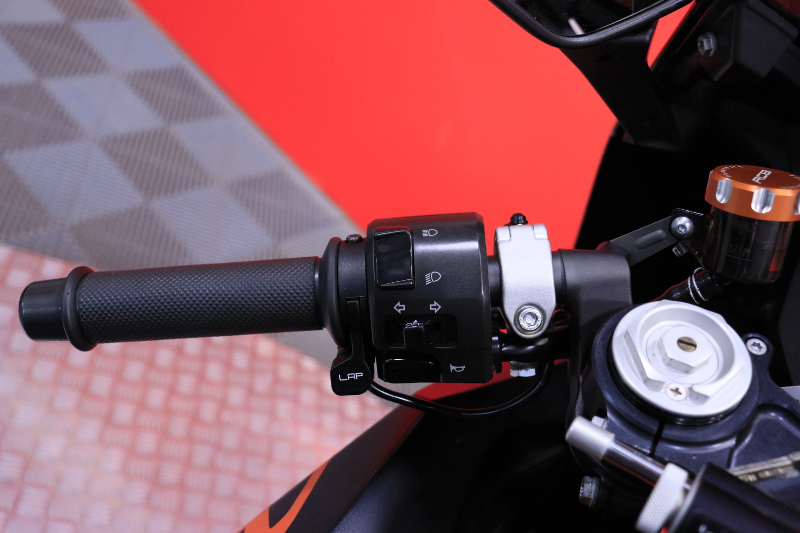 KTM - RC - 8R // Takovanteet / Hiilikuitua / Huoltokirja // - Moottoripyörä