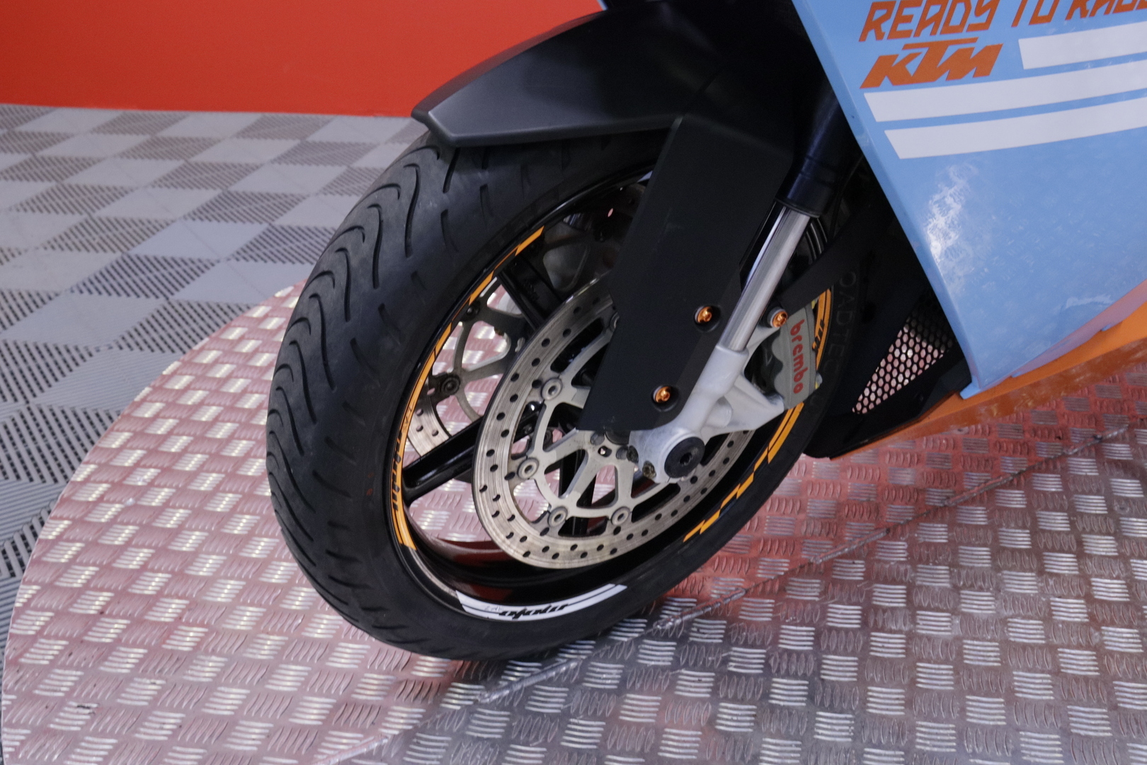 KTM - RC - 8 // Dominator Putkisto / Huoltokirja / Suomi-Pyörä / Säädettävät Kahvat / Ohjausiskari // - Moottoripyörä
