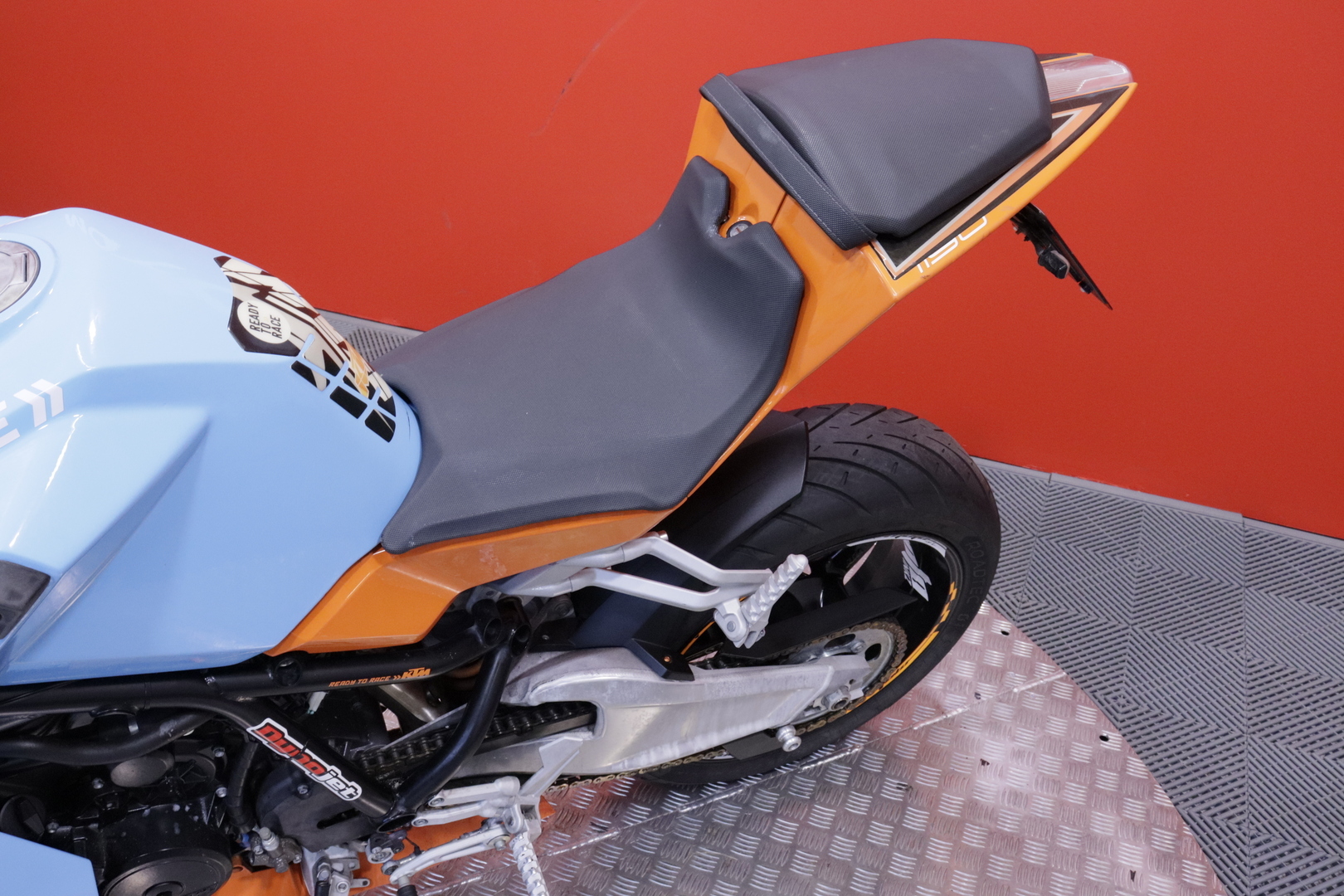 KTM - RC - 8 // Dominator Putkisto / Huoltokirja / Suomi-Pyörä / Säädettävät Kahvat / Ohjausiskari // - Moottoripyörä