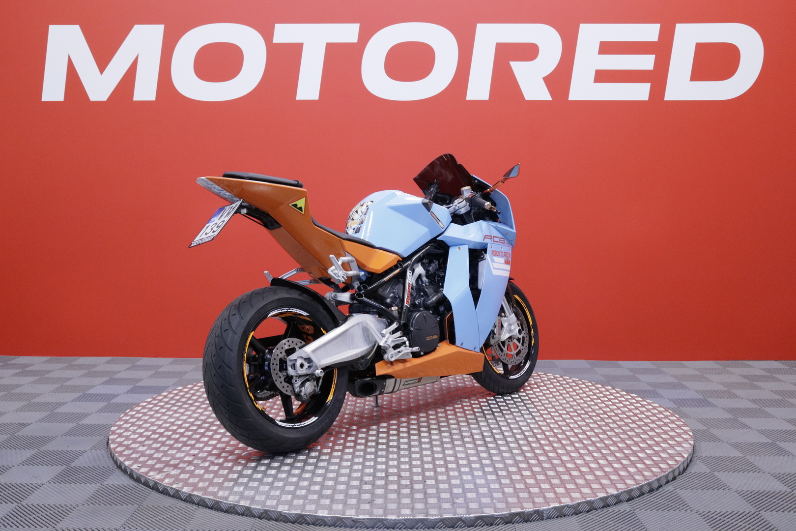 KTM - RC - 8 // Dominator Putkisto / Huoltokirja / Suomi-Pyörä / Säädettävät Kahvat / Ohjausiskari // - Moottoripyörä