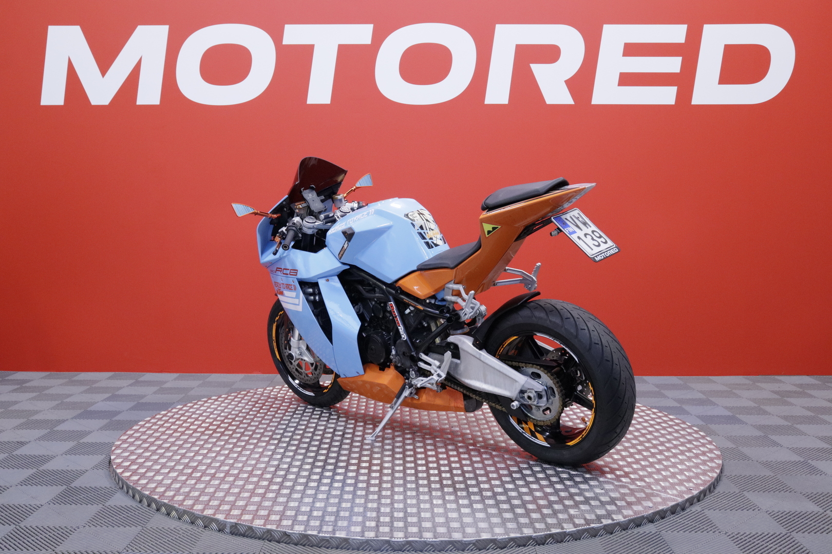 KTM - RC - 8 // Dominator Putkisto / Huoltokirja / Suomi-Pyörä / Säädettävät Kahvat / Ohjausiskari // - Moottoripyörä