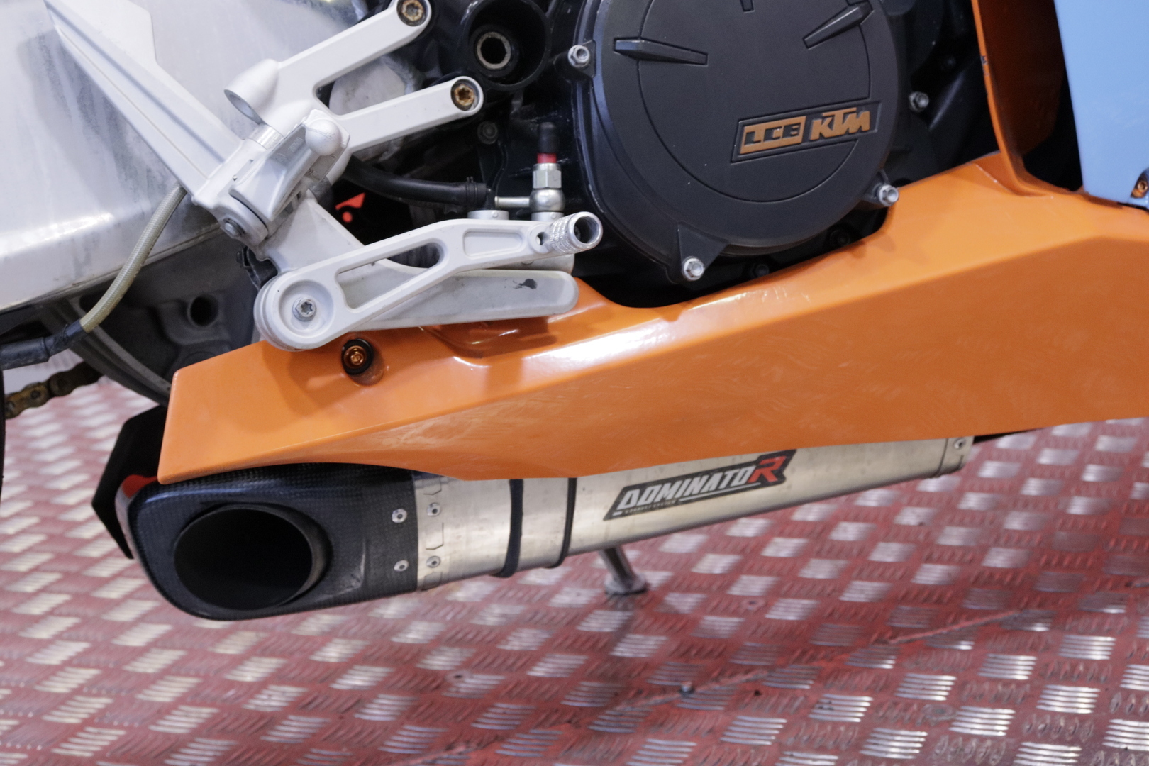 KTM - RC - 8 // Dominator Putkisto / Huoltokirja / Suomi-Pyörä / Säädettävät Kahvat / Ohjausiskari // - Moottoripyörä