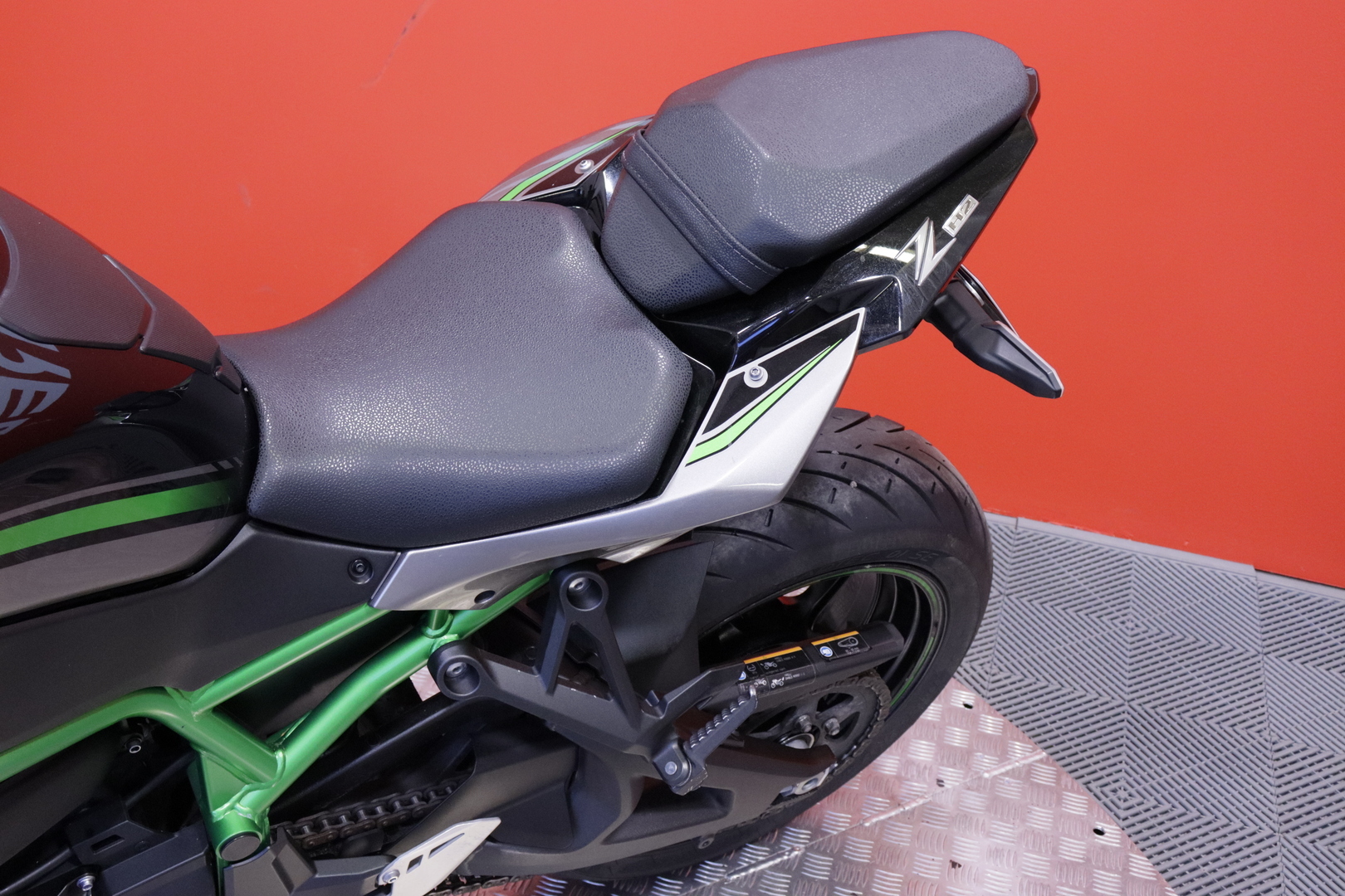 Kawasaki - Z - H2 // Huoltokirja / Shifter / Vakkari / Ajomodet / Tangonpääpeilit // - Moottoripyörä