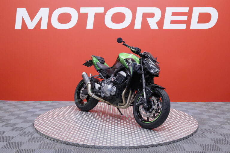 Kawasaki - Z - 900 // Akrapovic putkisto / ABS / Säädettävätkahvat // - Moottoripyörä