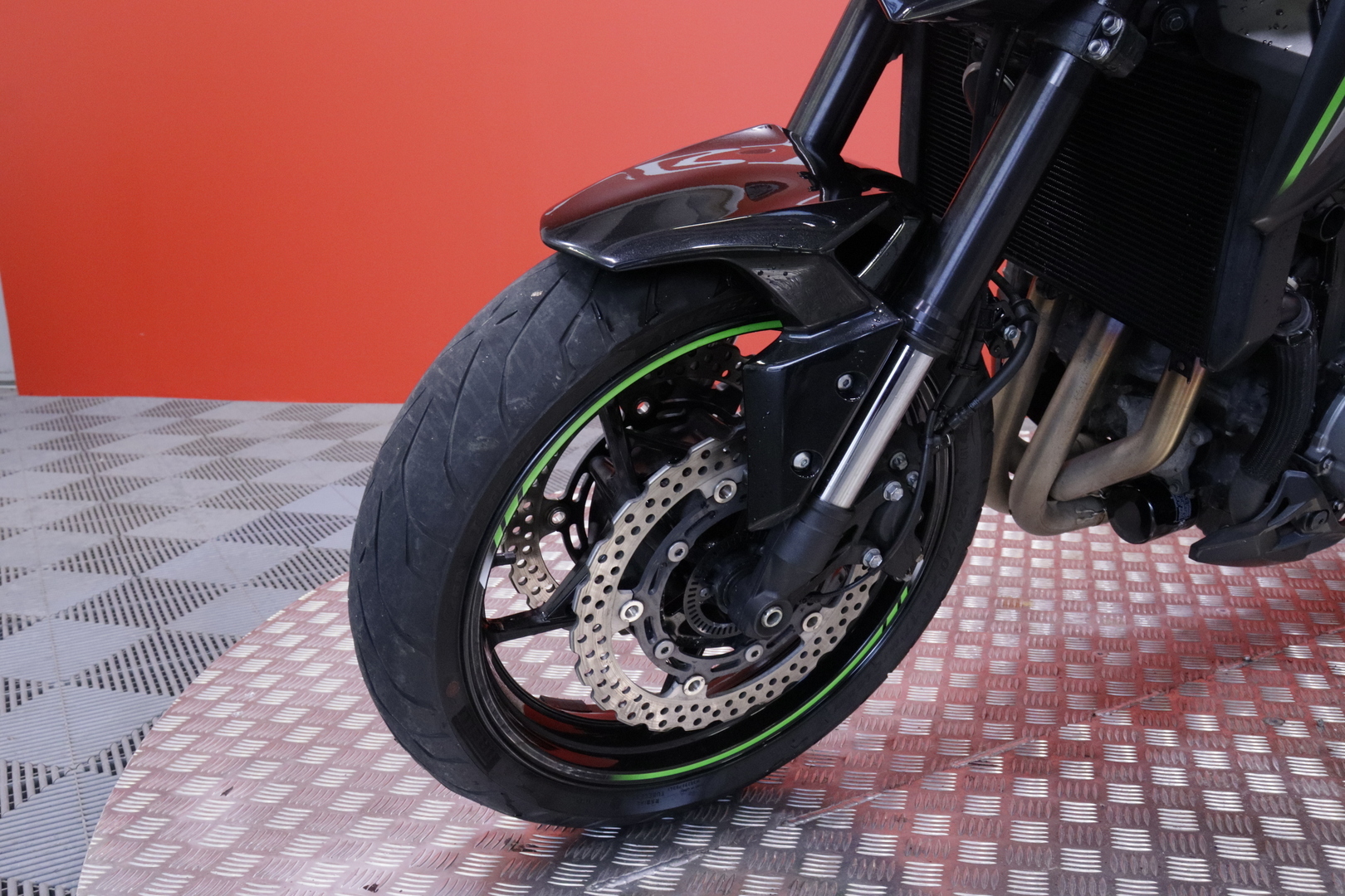 Kawasaki - Z - 900 // Akrapovic putkisto / ABS / Säädettävätkahvat // - Moottoripyörä