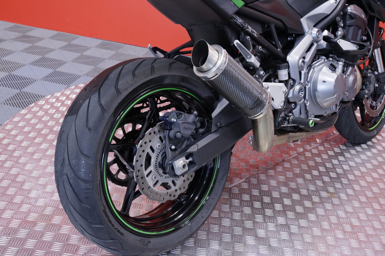 Kawasaki - Z - 900 // Akrapovic putkisto / ABS / Säädettävätkahvat // - Moottoripyörä