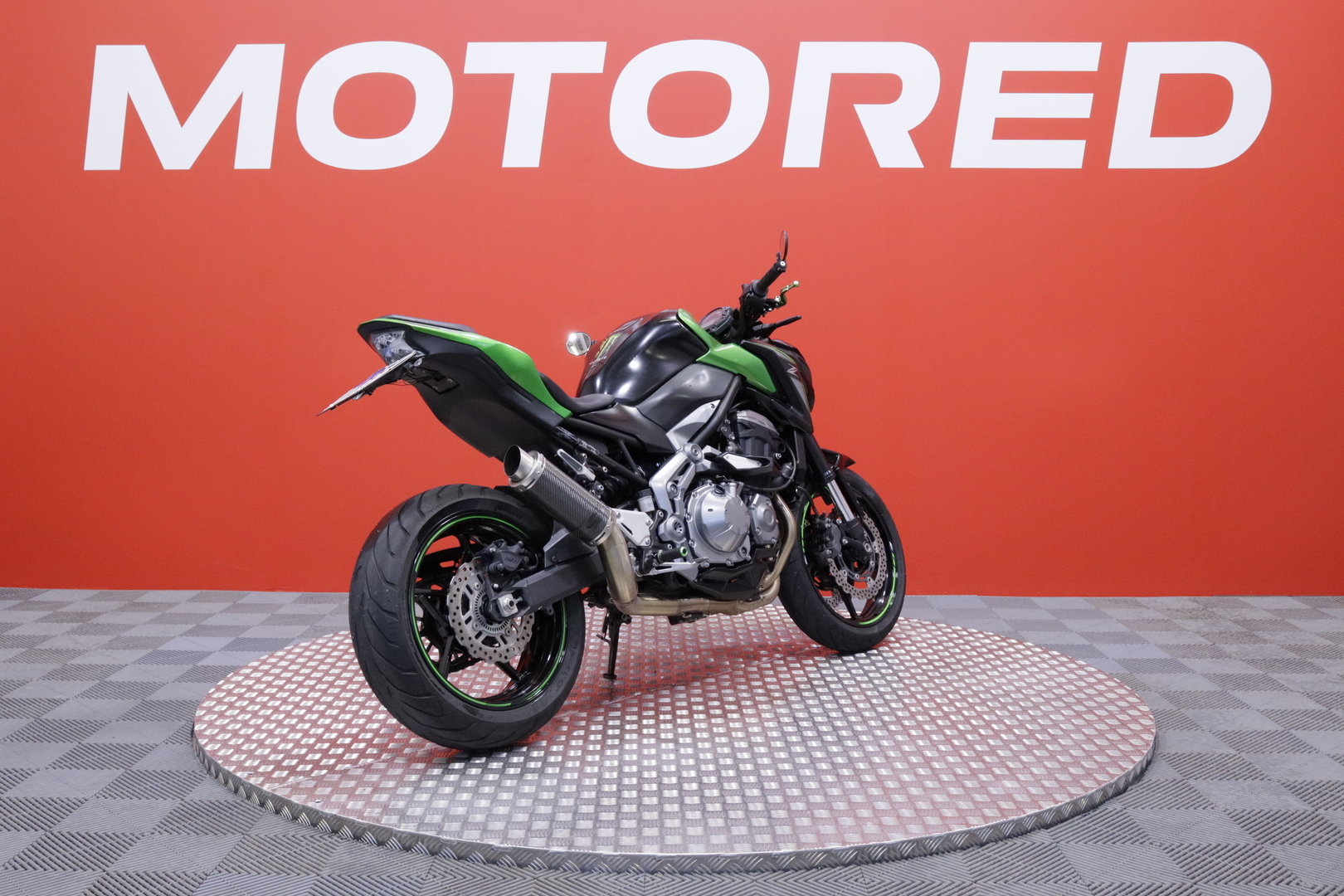 Kawasaki - Z - 900 // Akrapovic putkisto / ABS / Säädettävätkahvat // - Moottoripyörä