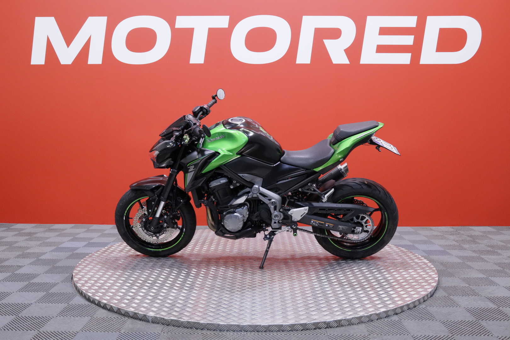 Kawasaki - Z - 900 // Akrapovic putkisto / ABS / Säädettävätkahvat // - Moottoripyörä