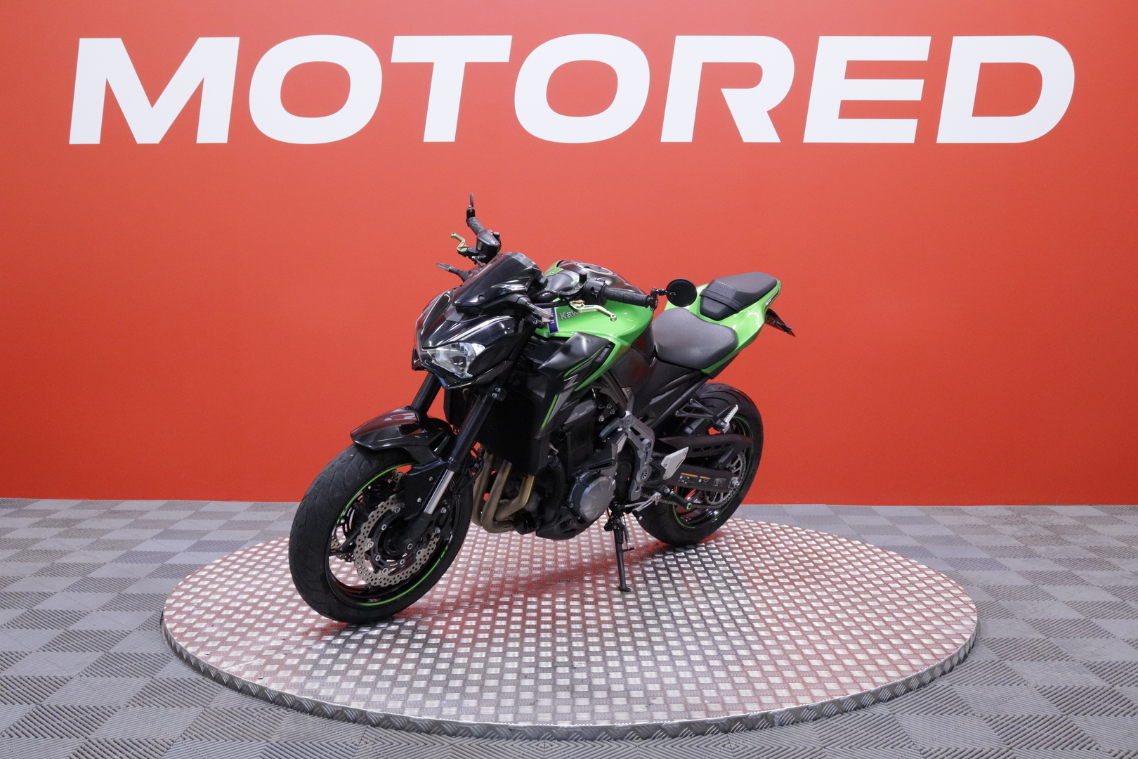 Kawasaki - Z - 900 // Akrapovic putkisto / ABS / Säädettävätkahvat // - Moottoripyörä