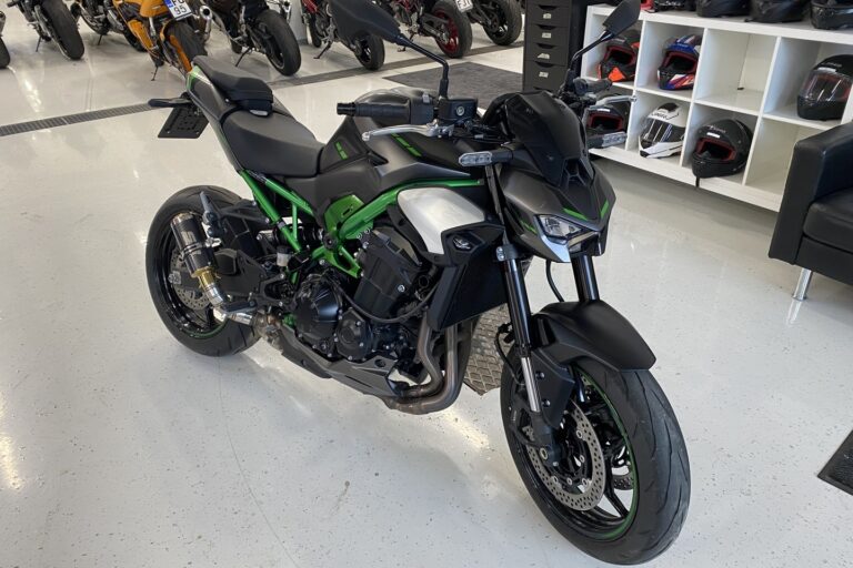 Kawasaki - Z - 900 // Juuri saapunut! / Suomi-pyörä / Huoltokirja / SC / Shifter / Ajomodet // - Moottoripyörä
