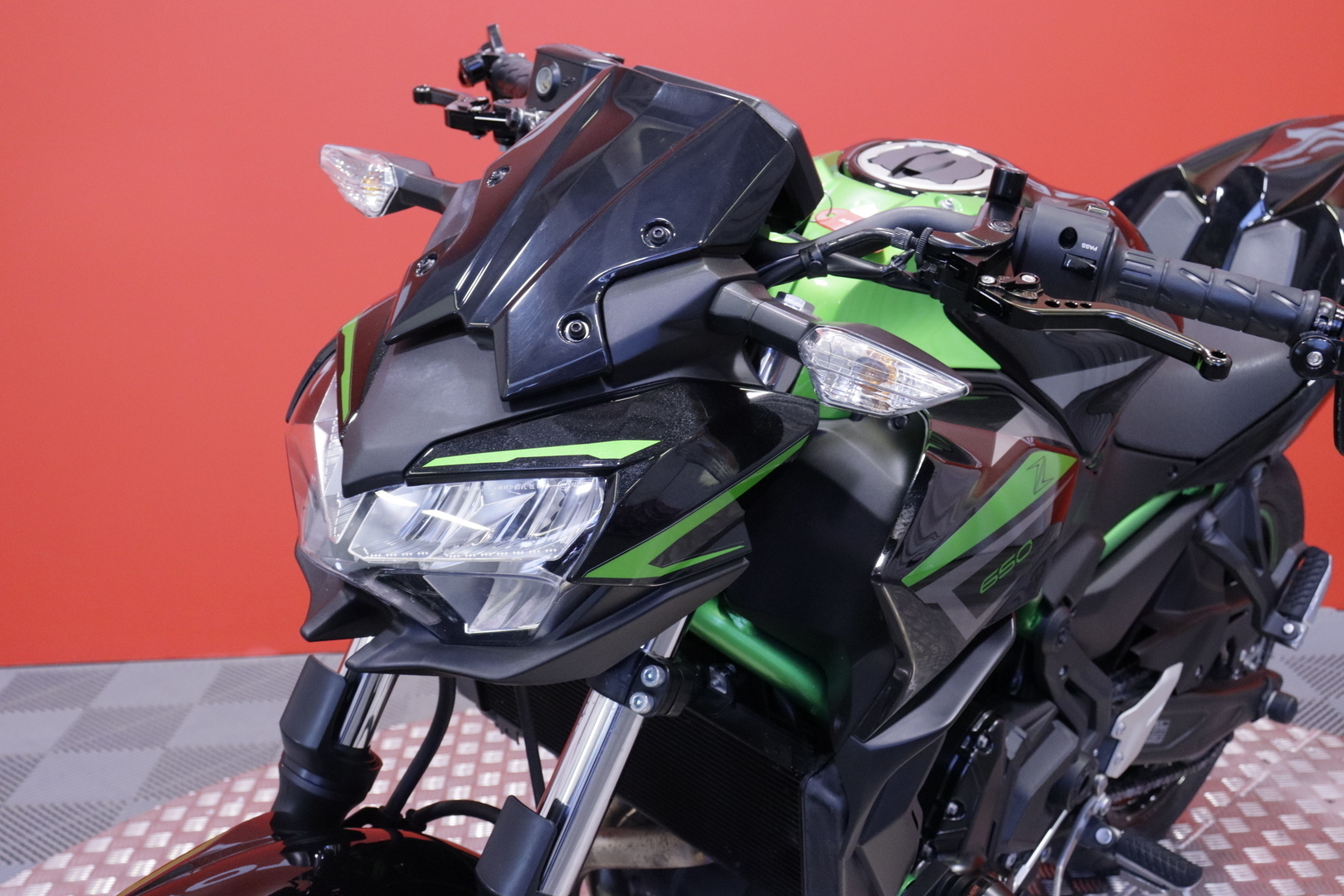 Kawasaki - Z - 650 // Suomi-pyörä / Huoltokirja / ABS / Kaatumatapit // - Moottoripyörä
