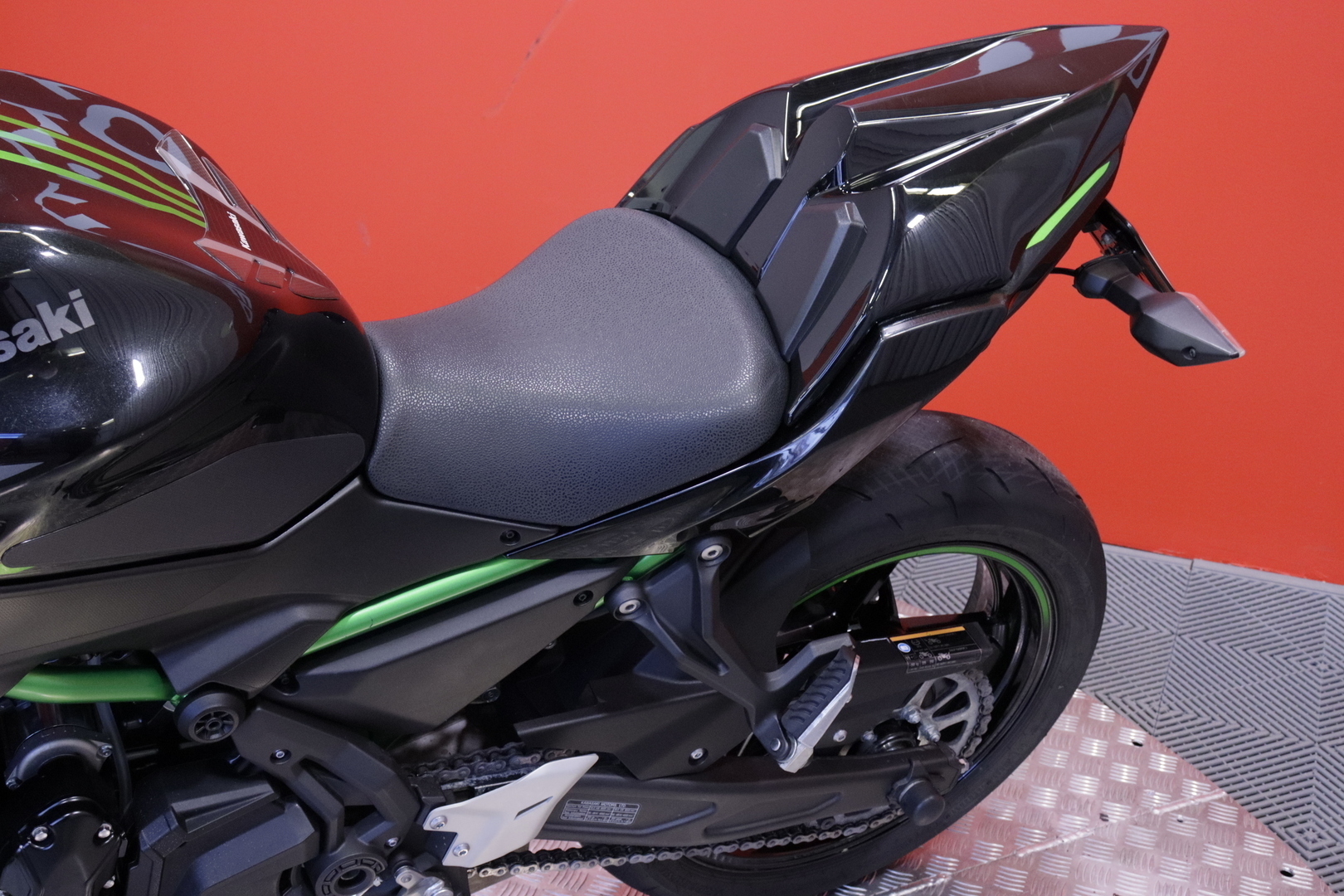 Kawasaki - Z - 650 // Suomi-pyörä / Huoltokirja / ABS / Kaatumatapit // - Moottoripyörä